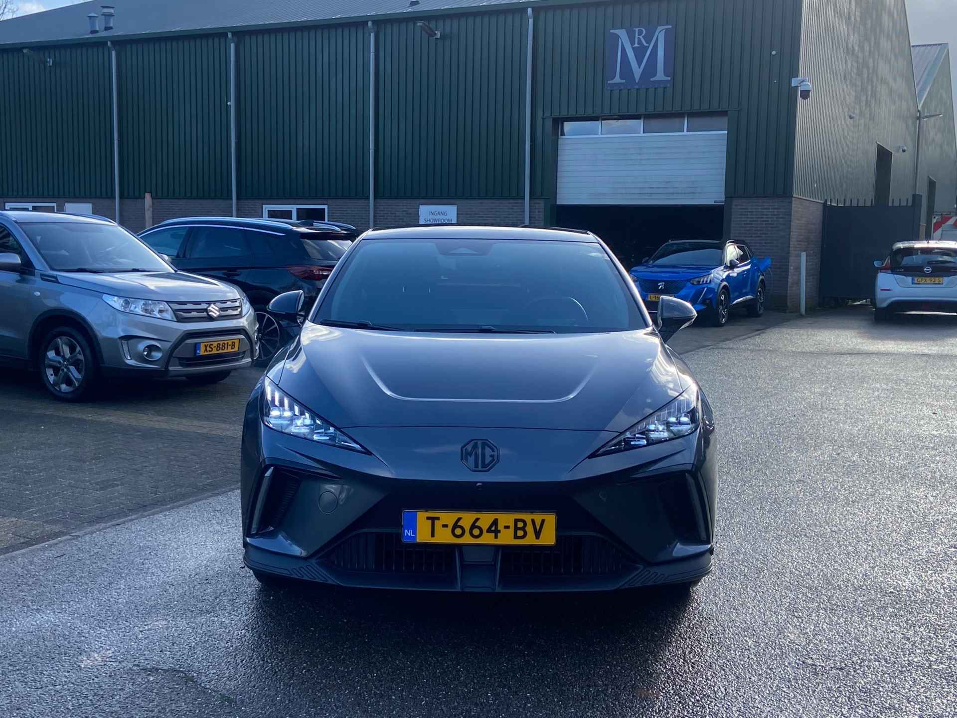 MG 4 Luxury 64 kWh | VAN 26.900 VOOR 24.877 UW EINDEJAARSVOORDEEL: 2.023 | ORIG. NL. NAP KM. | MG GARANTIE T/M 5-2030 - 3/31