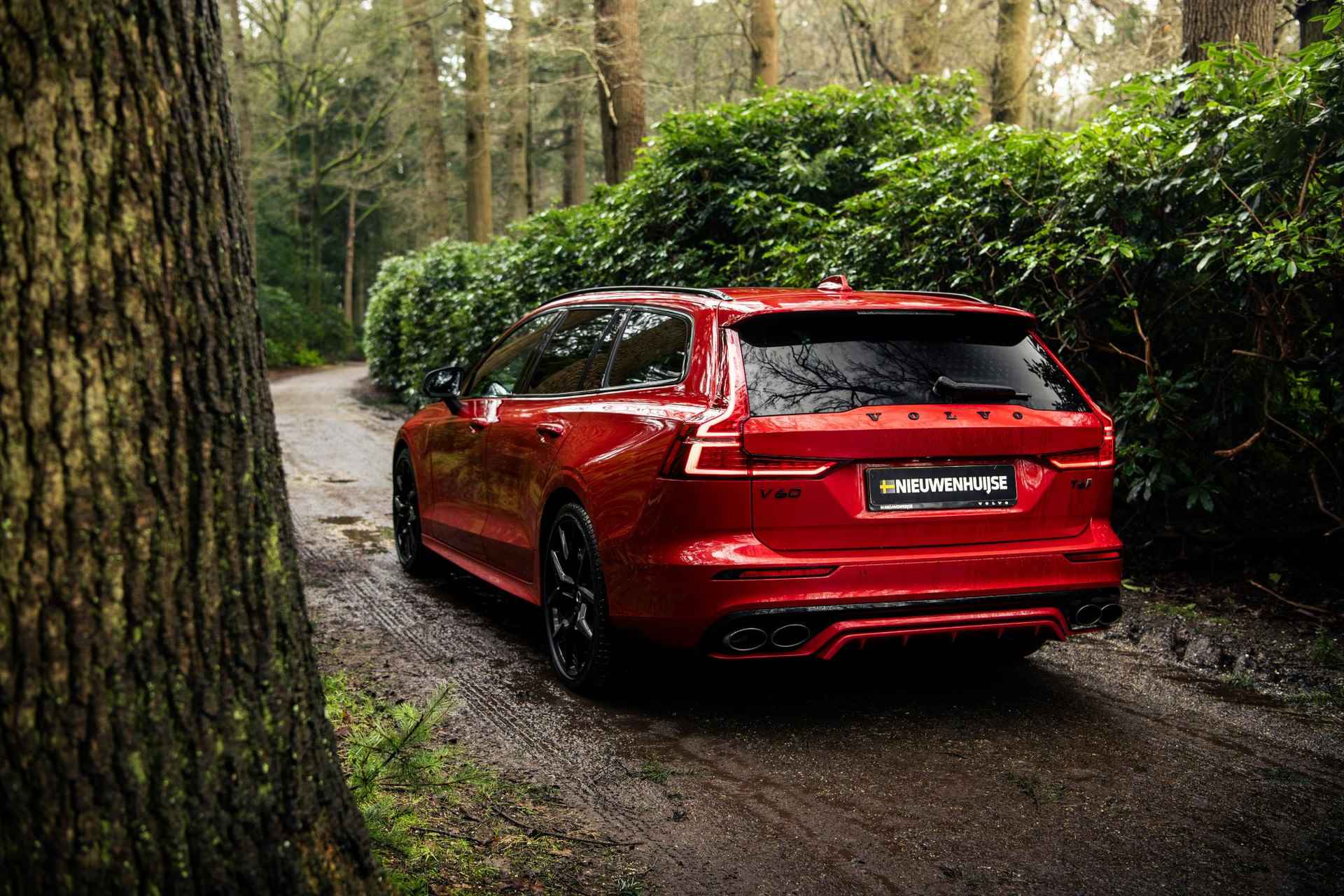 Volvo V60 2.0 T6 Plug-in hybrid AWD Plus Dark | Heico | Panorama Schuifdak | Harman/Kardon | 20'' Polestar | Sportstoelen | - 4/49