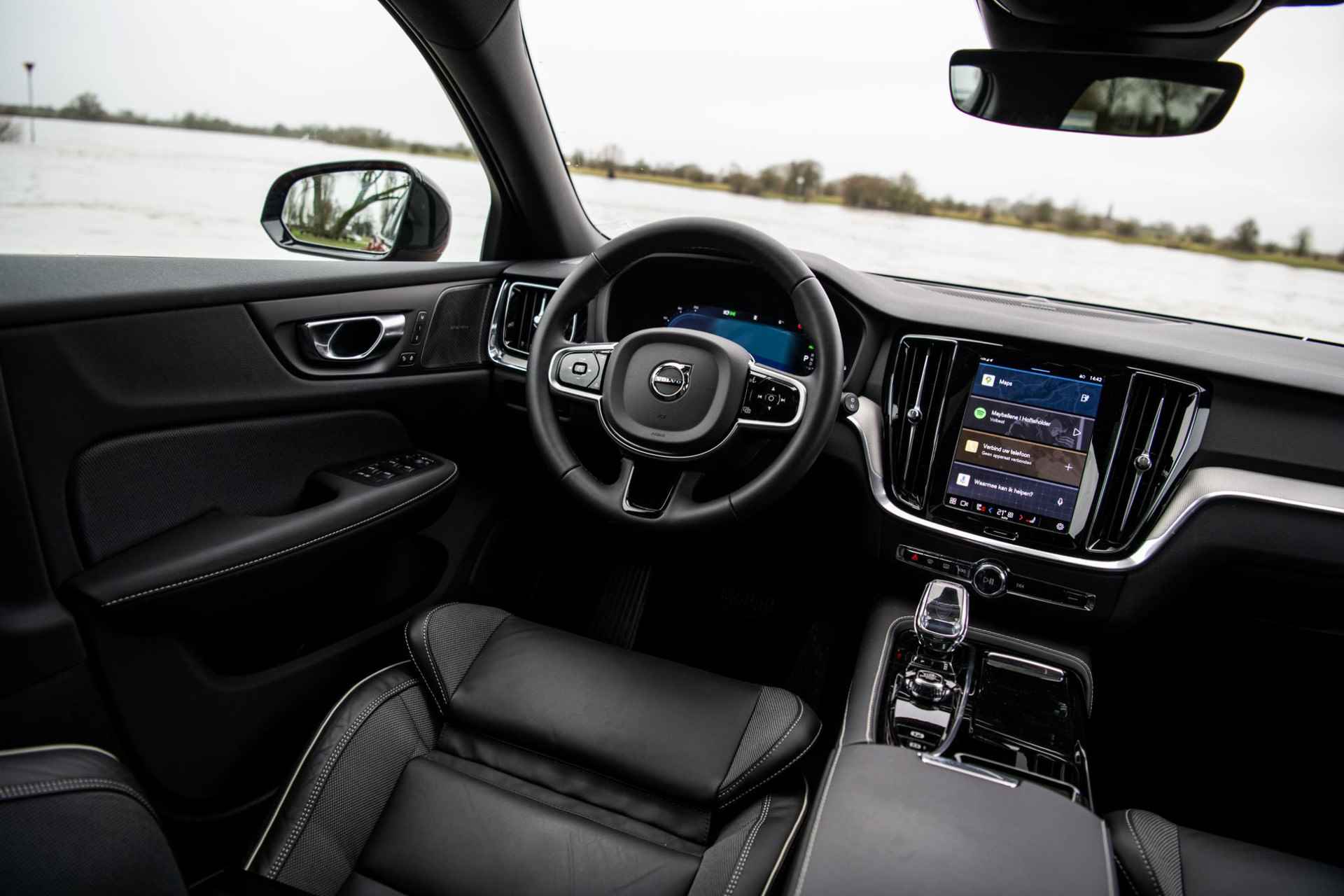 Volvo V60 2.0 T6 Plug-in hybrid AWD Plus Dark | Heico | Panorama Schuifdak | Harman/Kardon | 20'' Polestar | Sportstoelen | - 20/49