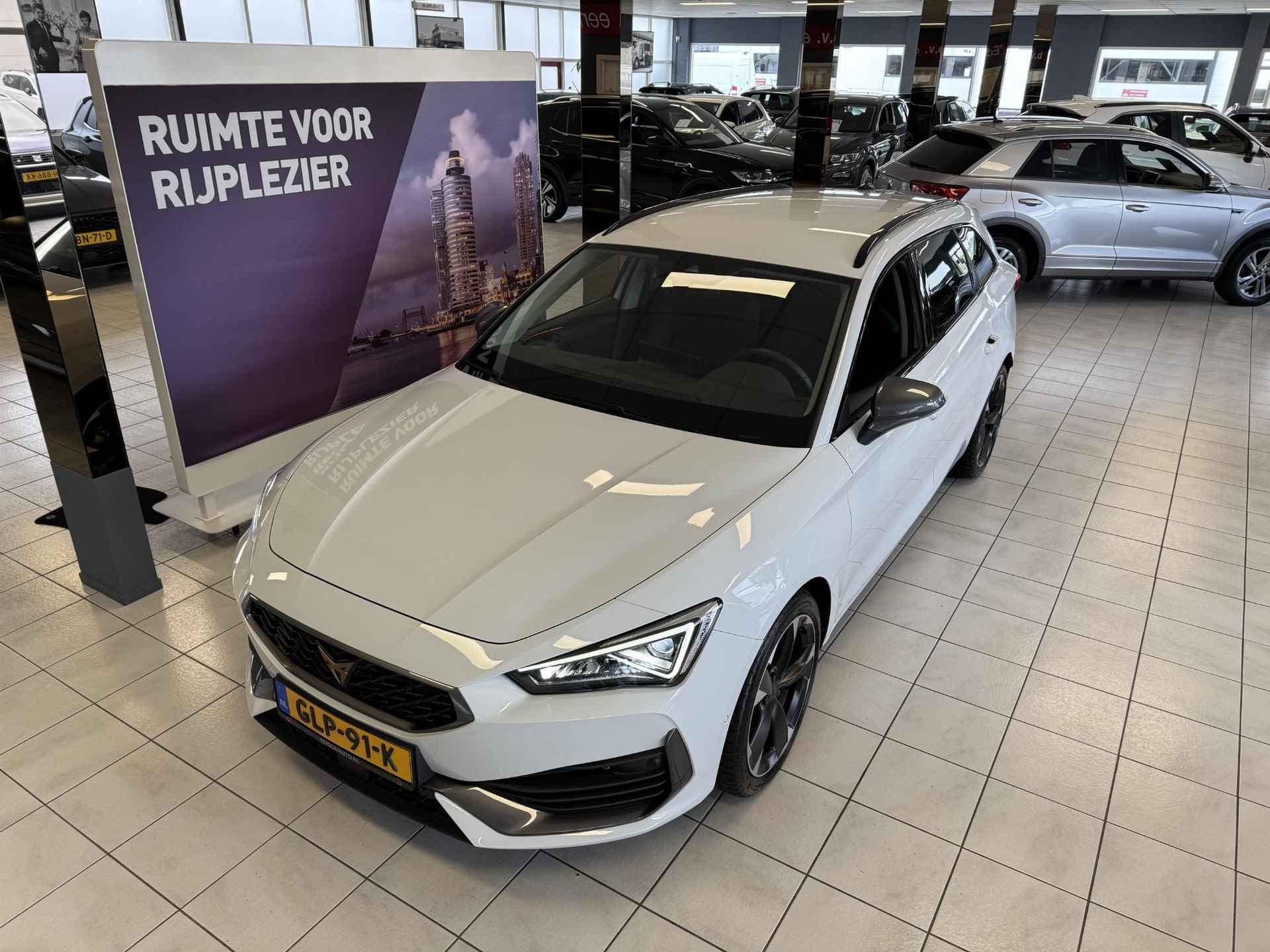 CUPRA Leon Sportstourer 1.5 eTSI Xcellence *CAM*NAVI*APP*LM18*ACC*FULL LED - 9/39