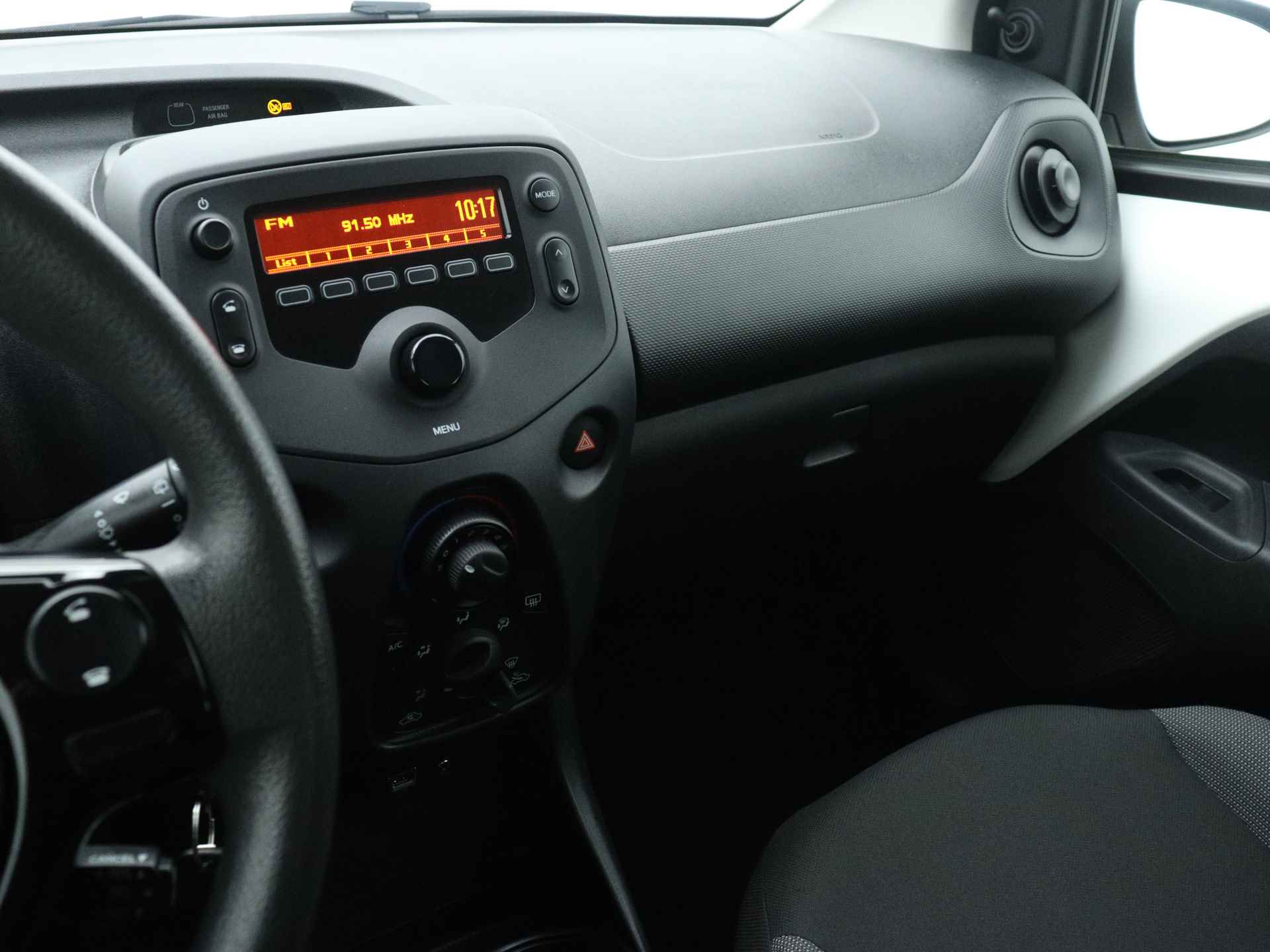 Toyota Aygo 1.0 VVT-i x-fun | Airco | Radio | Thuiskomer set | - 8/40