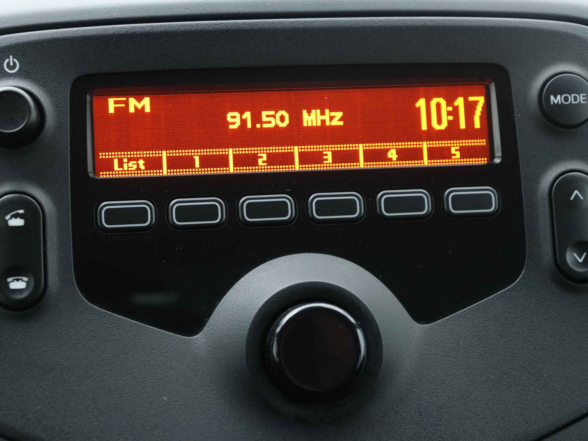 Toyota Aygo 1.0 VVT-i x-fun | Airco | Radio | Thuiskomer set | - 10/40
