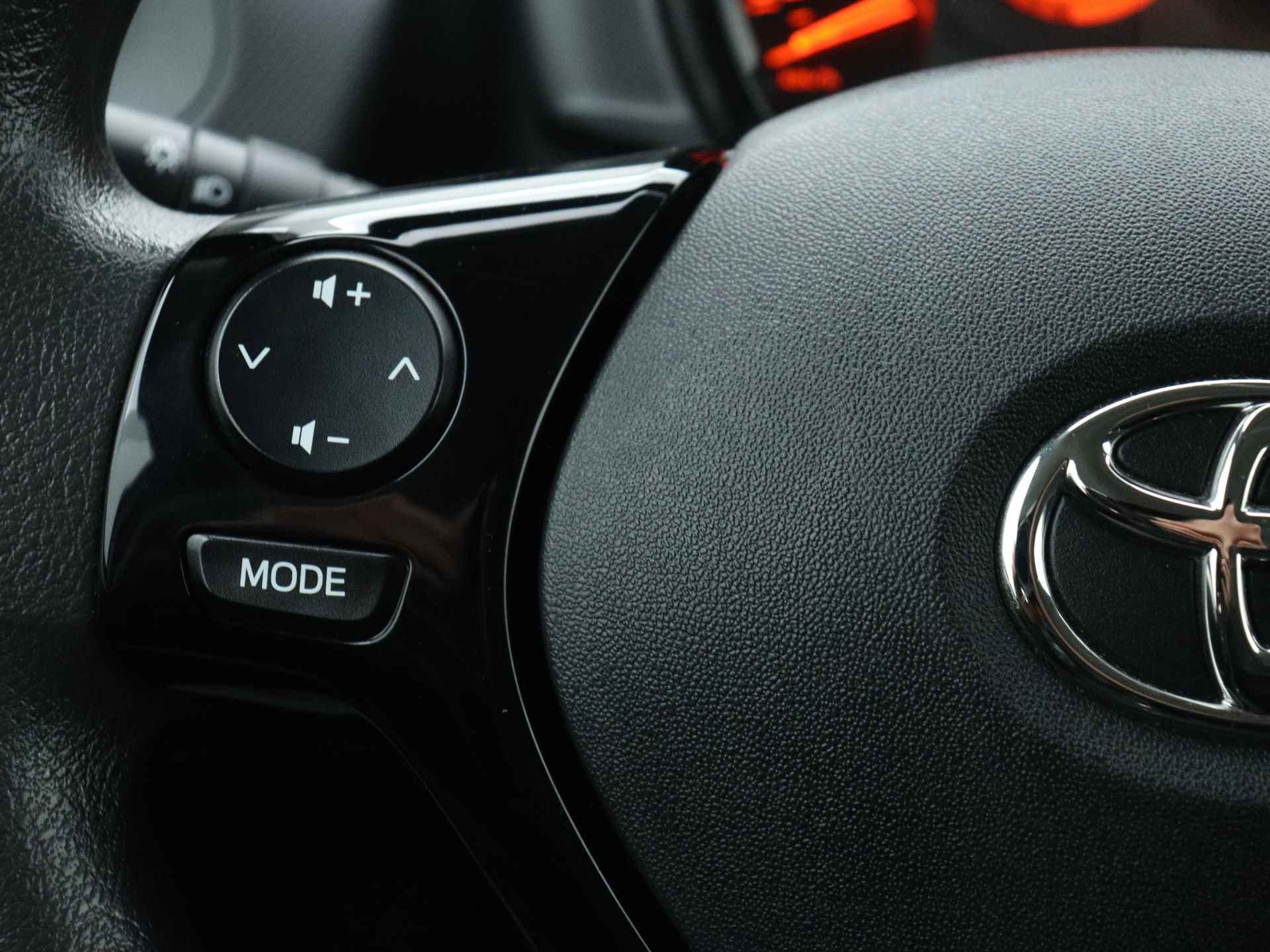 Toyota Aygo 1.0 VVT-i x-fun | Airco | Radio | Thuiskomer set | - 21/40