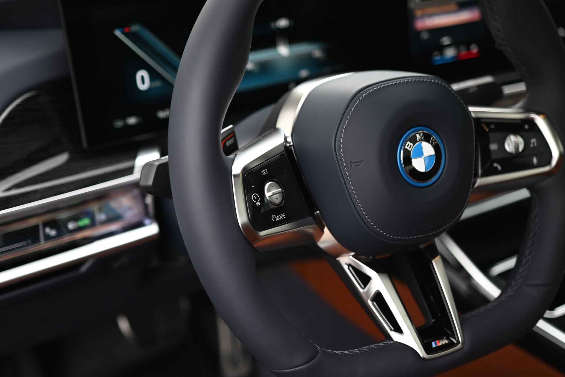 BMW i7 xDrive60 High Executive M Sport 106 kWh / Panoramadak Sky Lounge / Trekhaak / Massagefunctie voor + achter / Parking Assistant Professional / Bowers & Wilkins / Active Steering - 21/38