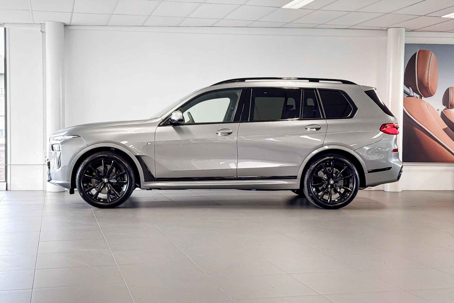 BMW X7 xDrive40i | M Sport | Stoelverwarming | Skylounge | Harman Kardon | Trekhaak | Driving Assistant Plus | - 2/30