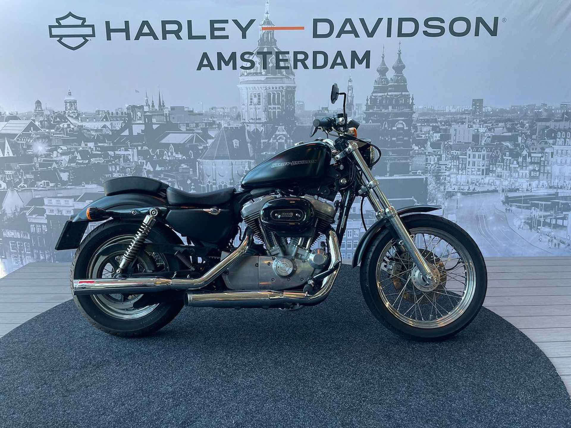 Harley-Davidson XL883 - 1/8