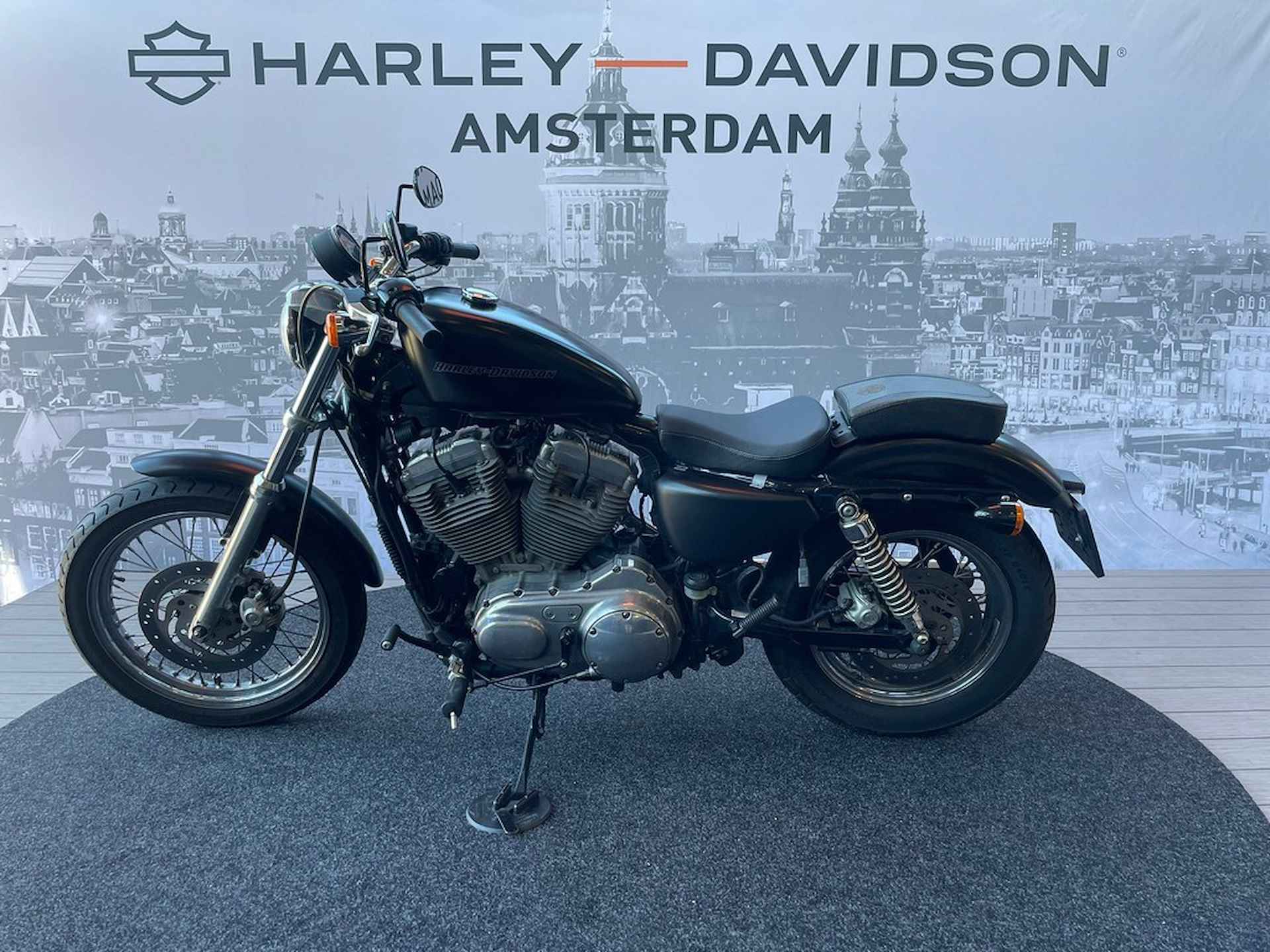Harley-Davidson XL883 - 4/8