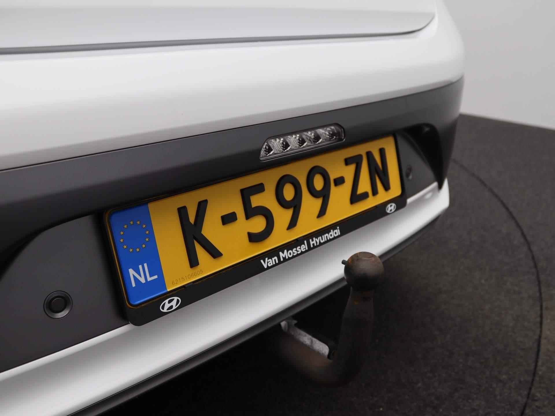 Hyundai IONIQ Premium EV 38 kWh | SEPP subsidie mogelijk | Trekhaak Afneembaar | Airco | Cruise Control | Lederen bekleding | Navigatie | LED | - 40/51