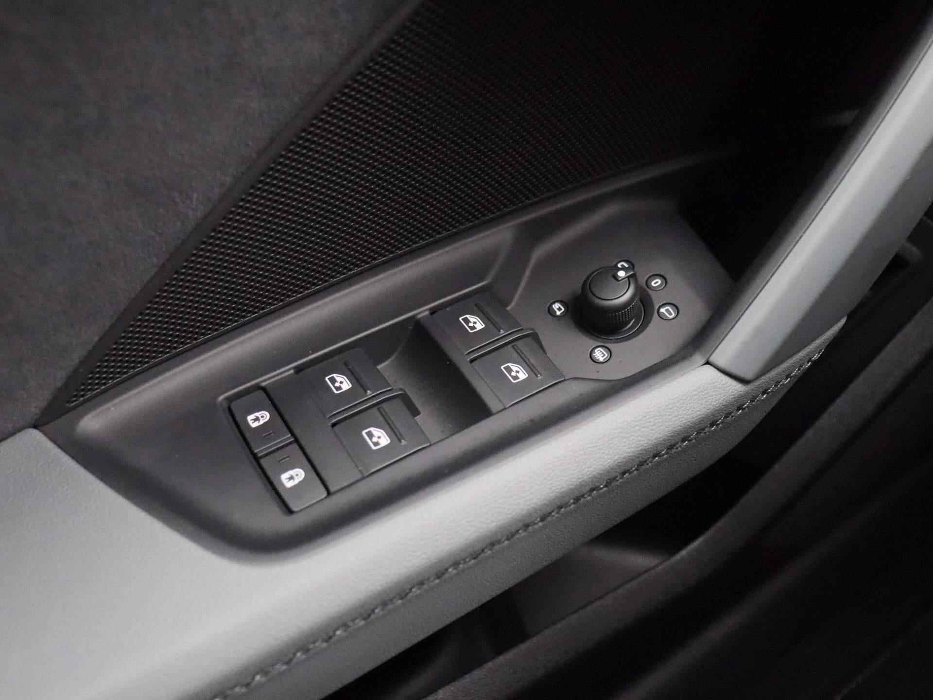 Audi A3 Sportback 45 TFSI e S edition Competition 245 PK | Automaat | S-line interieur | S-line exterieur | Automaat | Navigatie |  Cruise Control | Half-Leder | Parkeersensoren | Stoelverwarming | Lichtmetalen velgen | Climate Control | Fabrieksgarantie | - 31/46