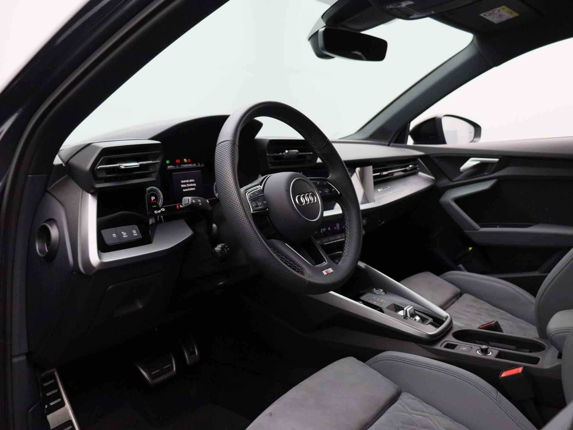 Audi A3 Sportback 45 TFSI e S edition Competition 245 PK | Automaat | S-line interieur | S-line exterieur | Automaat | Navigatie |  Cruise Control | Half-Leder | Parkeersensoren | Stoelverwarming | Lichtmetalen velgen | Climate Control | Fabrieksgarantie | - 39/46