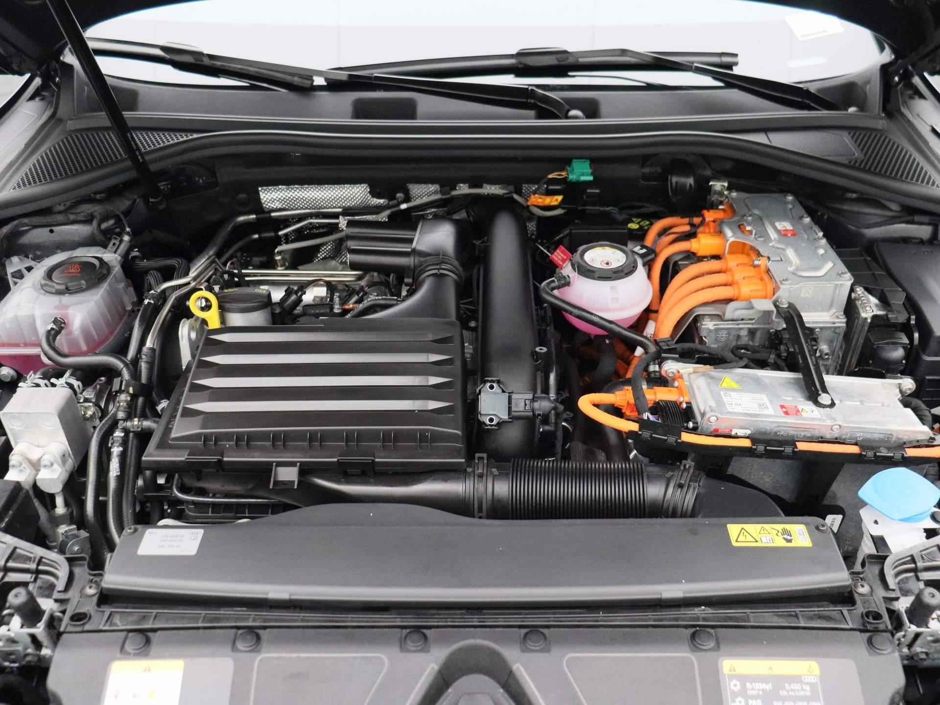 Audi A3 Sportback 45 TFSI e S edition Competition 245 PK | Automaat | S-line interieur | S-line exterieur | Automaat | Navigatie |  Cruise Control | Half-Leder | Parkeersensoren | Stoelverwarming | Lichtmetalen velgen | Climate Control | Fabrieksgarantie | - 43/46