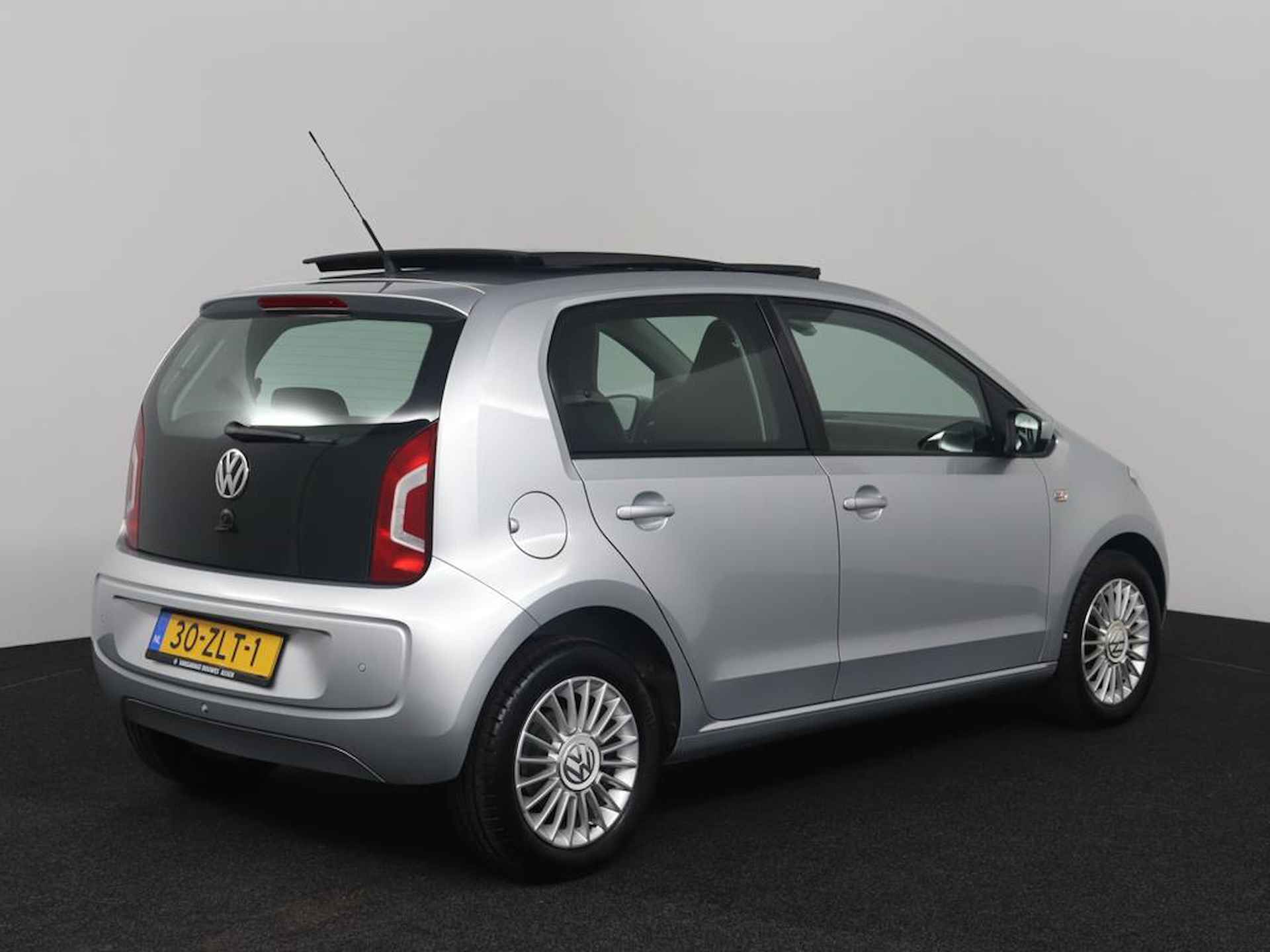 Volkswagen Up! 1.0 high up! |NAP |2e eigenaar |Automaat | Pano | 5drs. | Cruise - 5/41