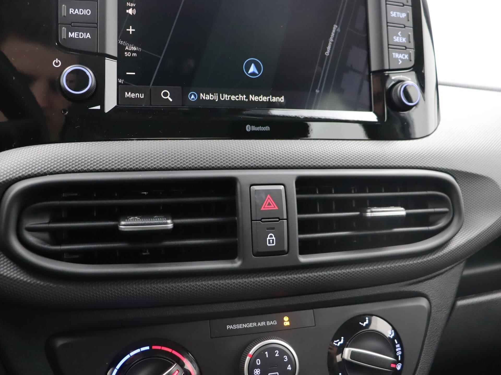 Hyundai i10 1.0 Comfort Smart 5-zits Aut. | Incl. €1000,- Voorraadactie! | Navigatie | Camera | Apple Carplay | Android Auto | Cruise control | Airco | - 19/30