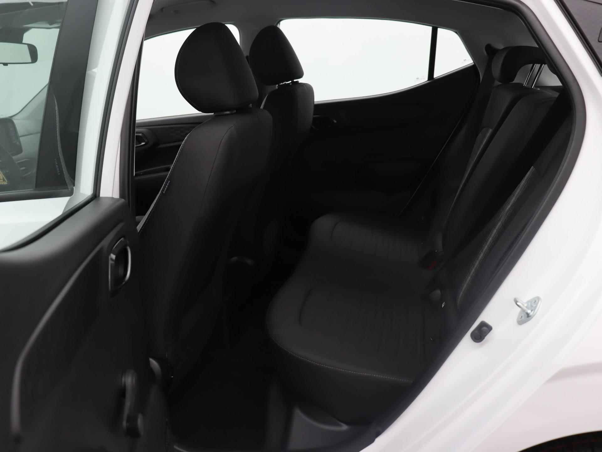 Hyundai i10 1.0 Comfort Smart 5-zits Aut. | Incl. €1000,- Voorraadactie! | Navigatie | Camera | Apple Carplay | Android Auto | Cruise control | Airco | - 26/30
