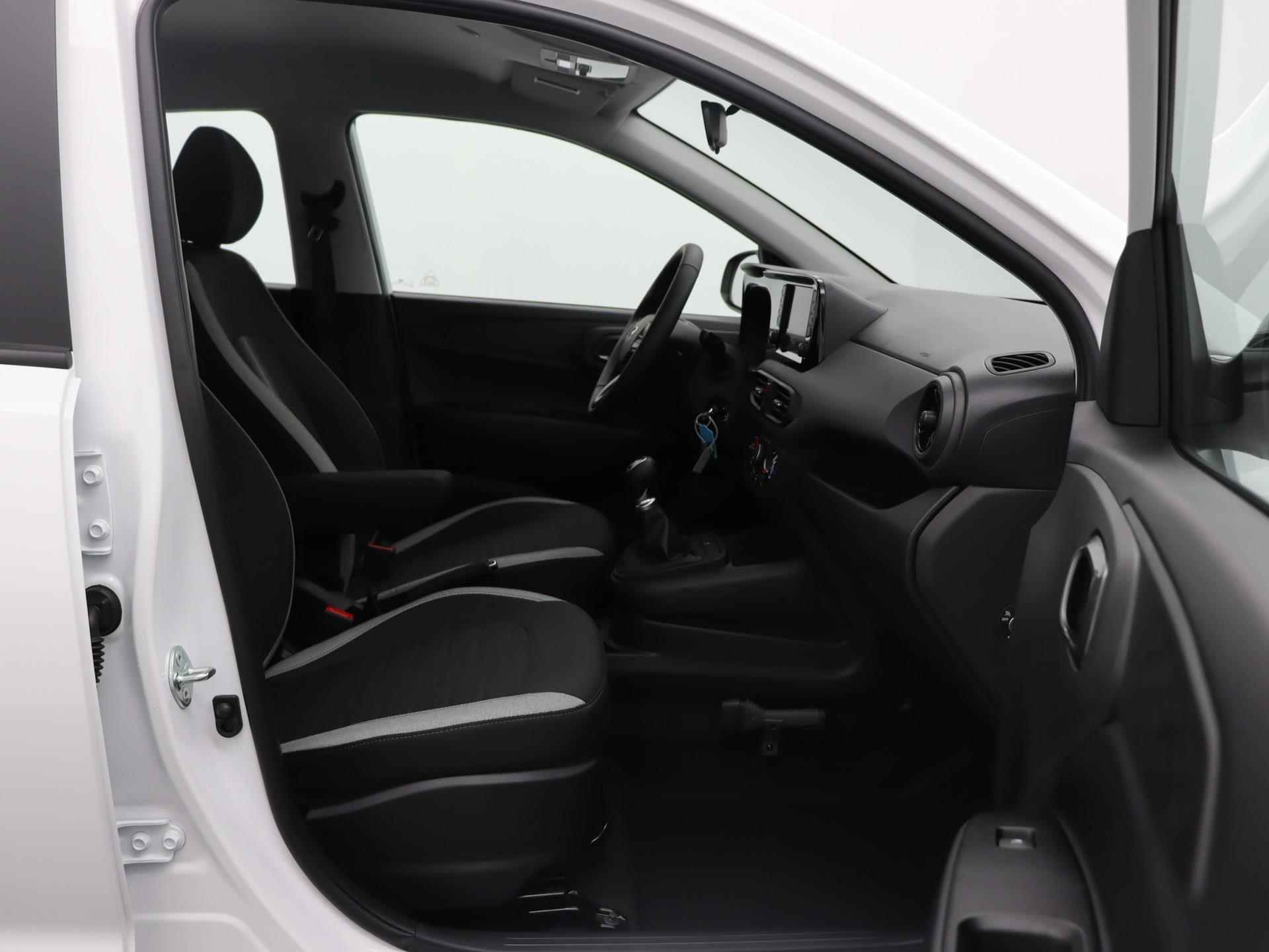 Hyundai i10 1.0 Comfort Smart 5-zits Aut. | Incl. €1000,- Voorraadactie! | Navigatie | Camera | Apple Carplay | Android Auto | Cruise control | Airco | - 27/30