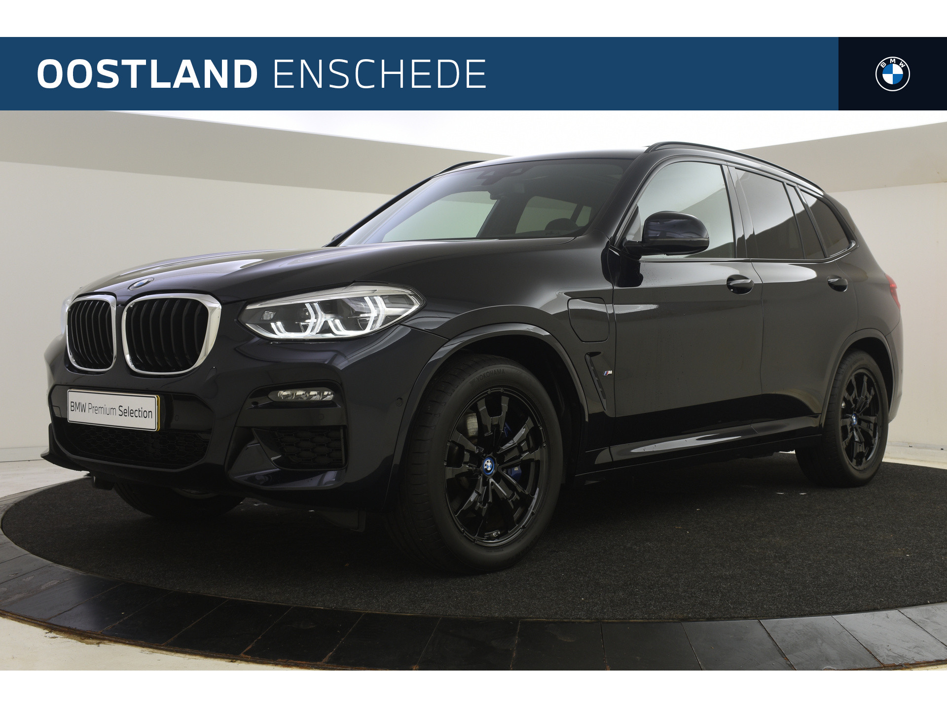 BMW X3 xDrive30e High Executive M Sport Automaat / Panoramadak / Trekhaak / Sportstoelen / Adaptieve LED / Head-Up / Comfort Access / Live Cockpit Professional