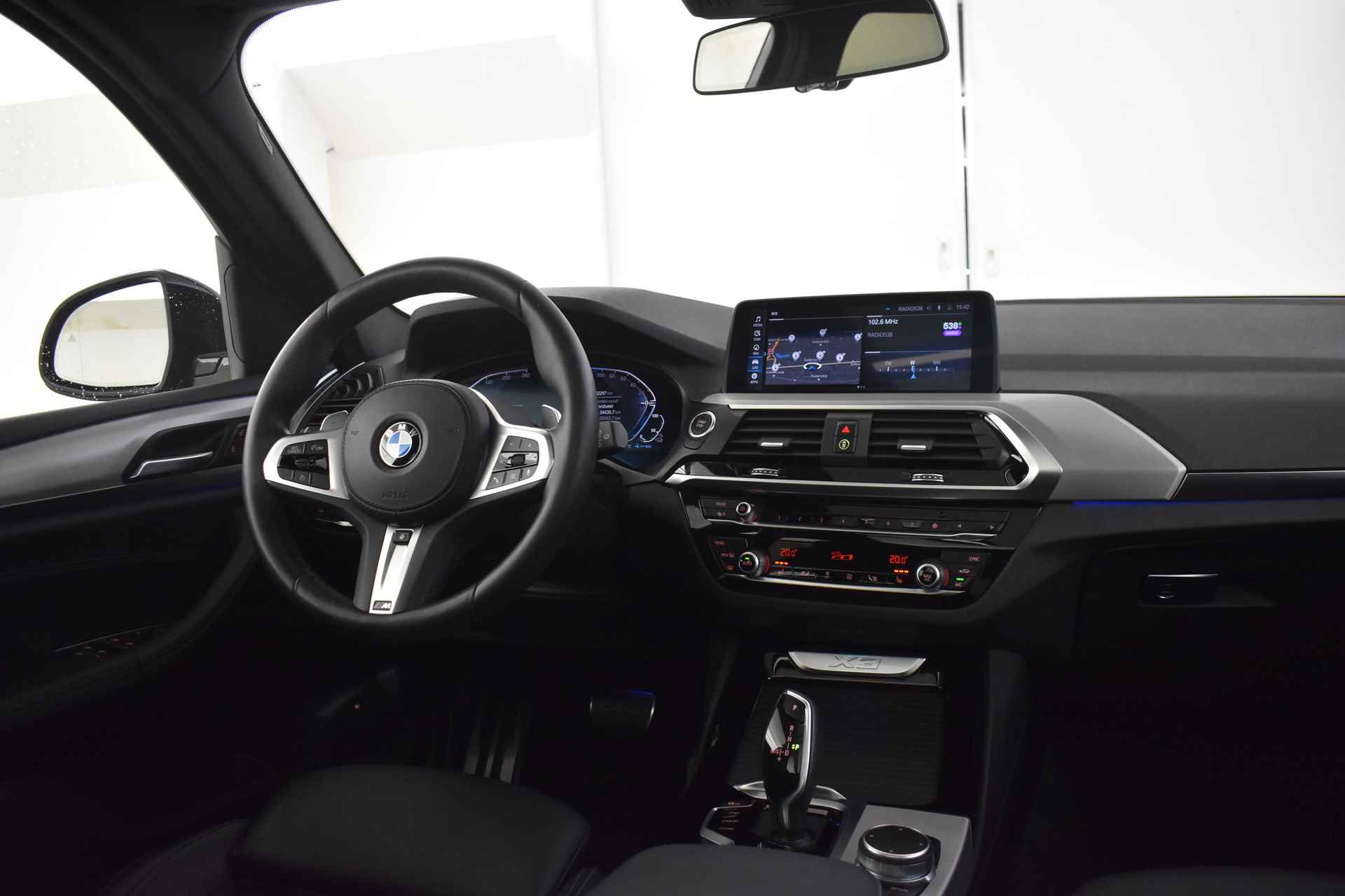 BMW X3 xDrive30e High Executive M Sport Automaat / Panoramadak / Trekhaak / Sportstoelen / Adaptieve LED / Head-Up / Comfort Access / Live Cockpit Professional - 17/54