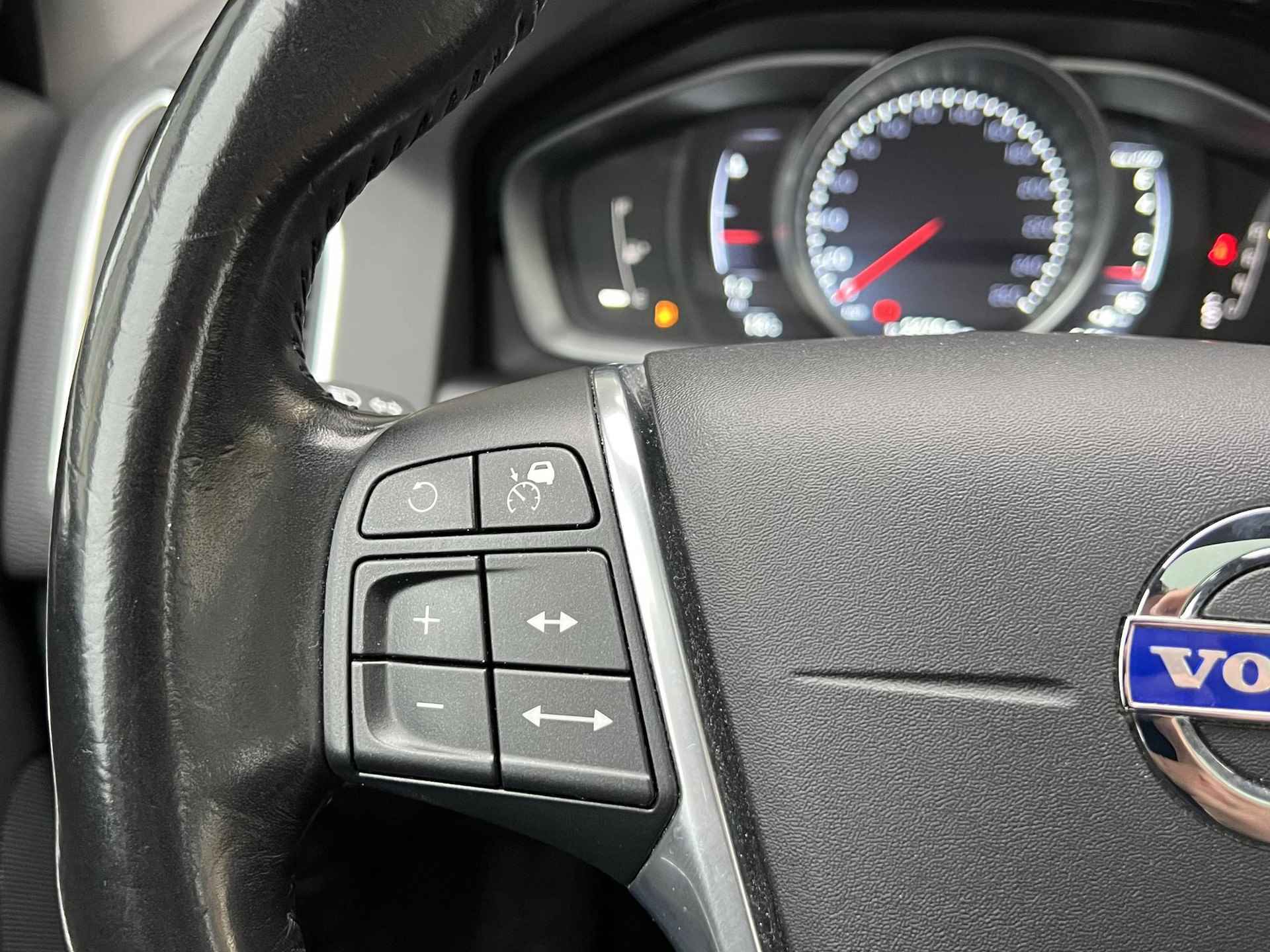 Volvo XC60 2.0 T5 Geartronic FWD Ocean Race | Navigatie | Cruise Control Adaptief - 18/37