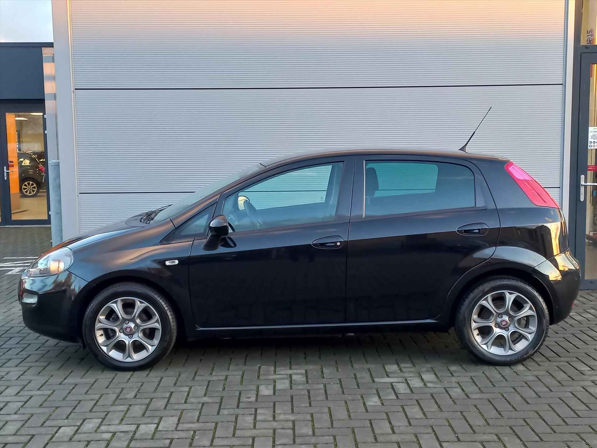 Fiat Punto 0.9 TwinAir Turbo 100pk 5d Lounge | Climate Control | Navigatie | Lm velgen | Cruise Control | Parkeersensoren - 3/36