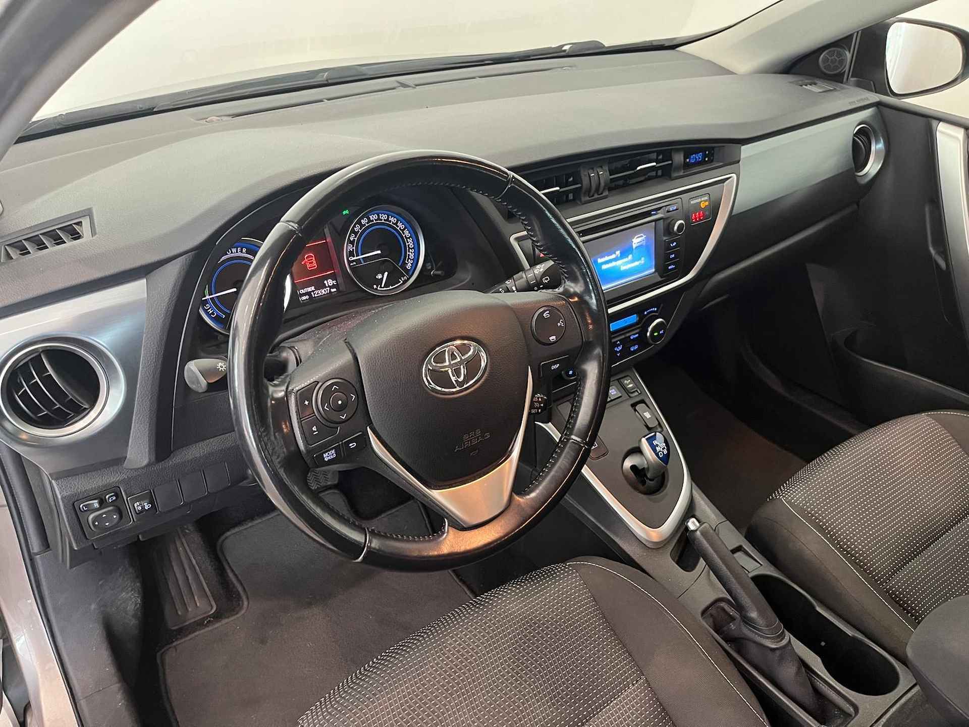 Toyota Auris 1.8 Hybrid Comfort CLIMA | CRUISE | NAVI | CAMERA | TREKHAAK | - 7/37