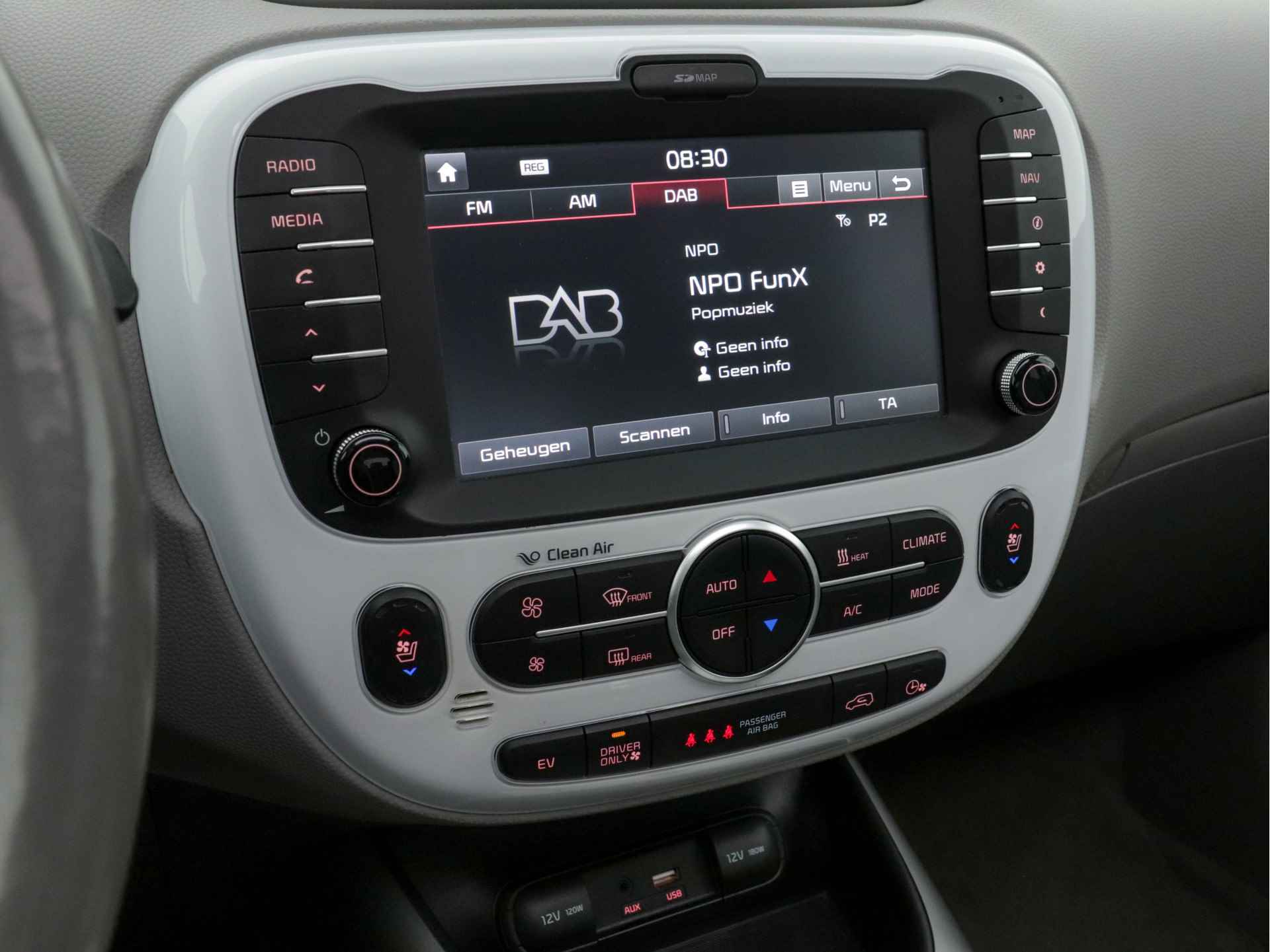 Kia Soul EV Executive-Plus-Line (INCL-BTW) Aut  *PANO | NAPPA-LEATHER | LED-LIGHTS | NAVI-FULLMAP |  CAMERA | KEYLESS | ECC | PDC | CRUISE | DAB | DIGI-COCKPIT | COMFORT-SEATS | 16"ALU* - 17/34