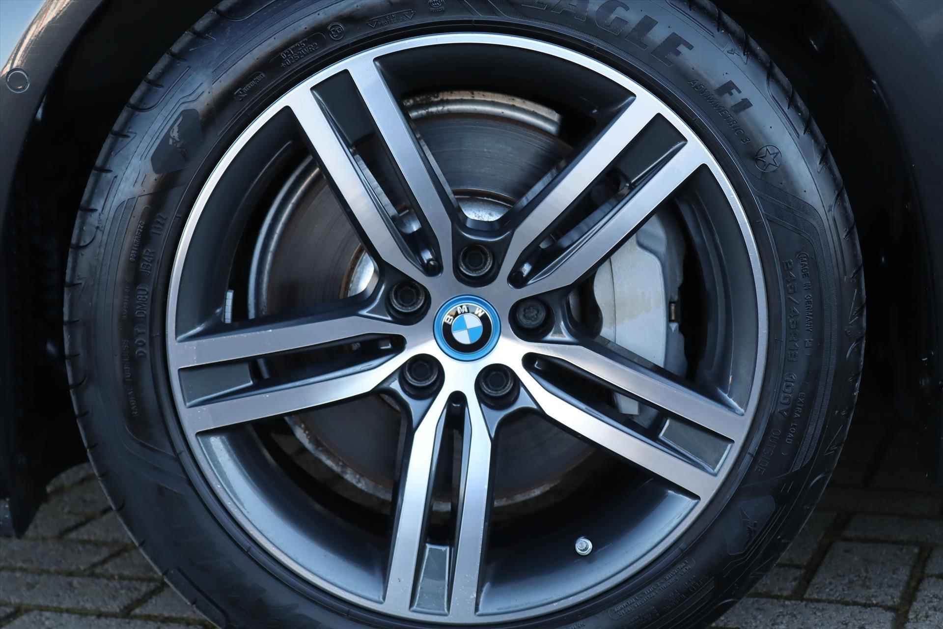 BMW 5-Serie Touring (g31) 530e 292PK Business Edition | Leer | Camera | Live Cockpit | Clima | Stoel/stuurverwarming | Sfeerverlichting | Trekhaak | - 11/76