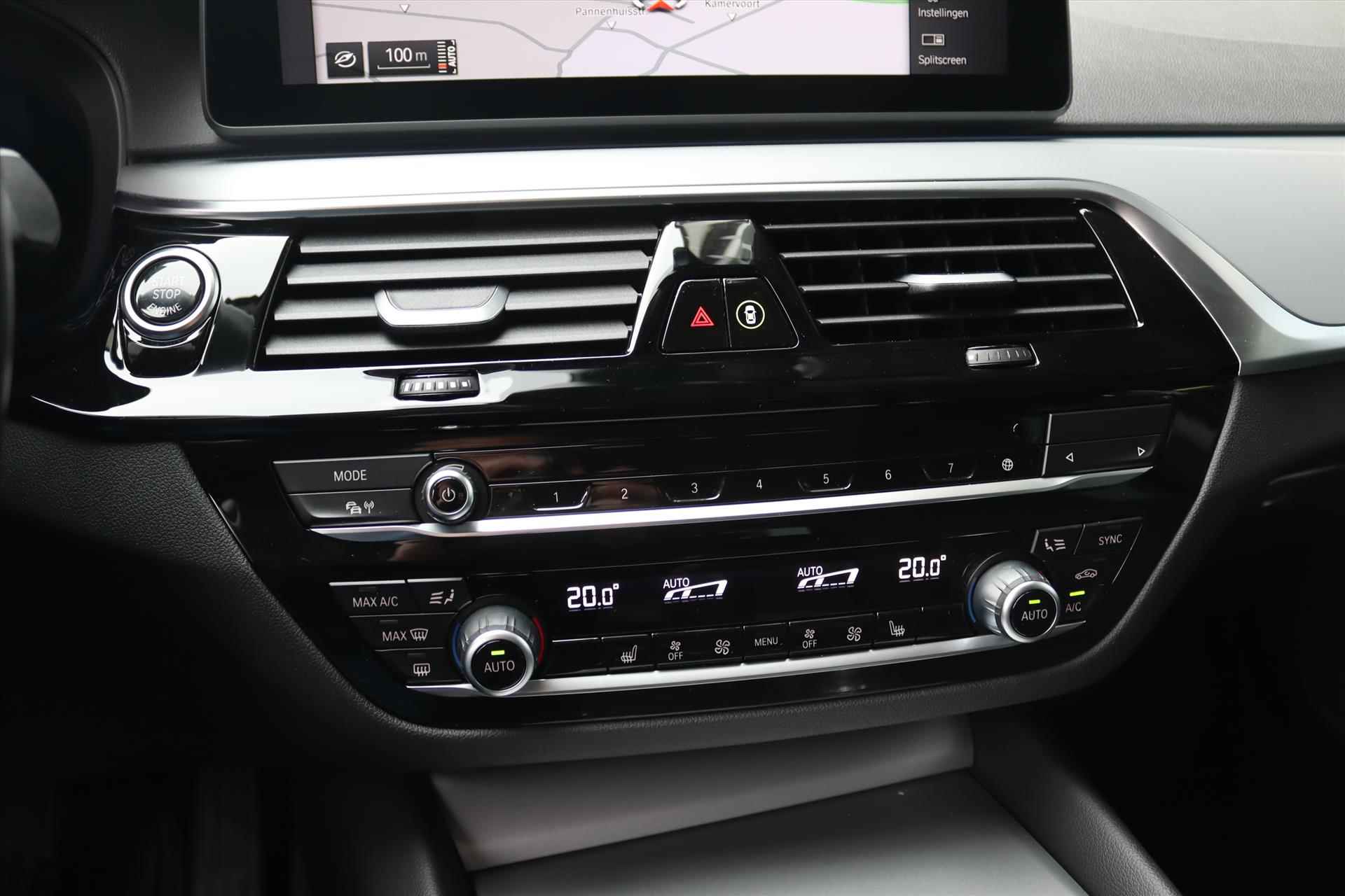 BMW 5-Serie Touring (g31) 530e 292PK Business Edition | Leer | Camera | Live Cockpit | Clima | Stoel/stuurverwarming | Sfeerverlichting | Trekhaak | - 27/76