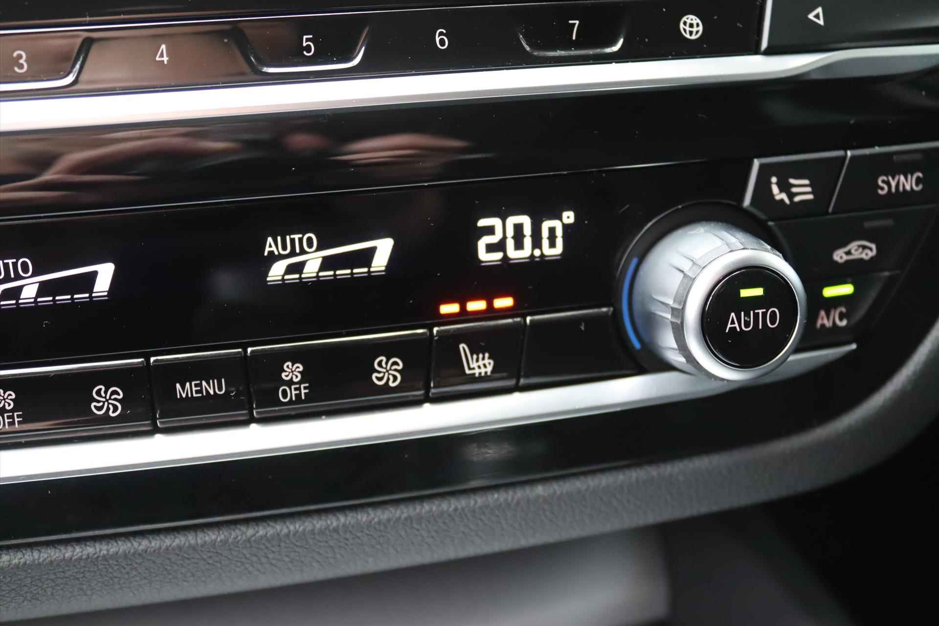 BMW 5-Serie Touring (g31) 530e 292PK Business Edition | Leer | Camera | Live Cockpit | Clima | Stoel/stuurverwarming | Sfeerverlichting | Trekhaak | - 28/76