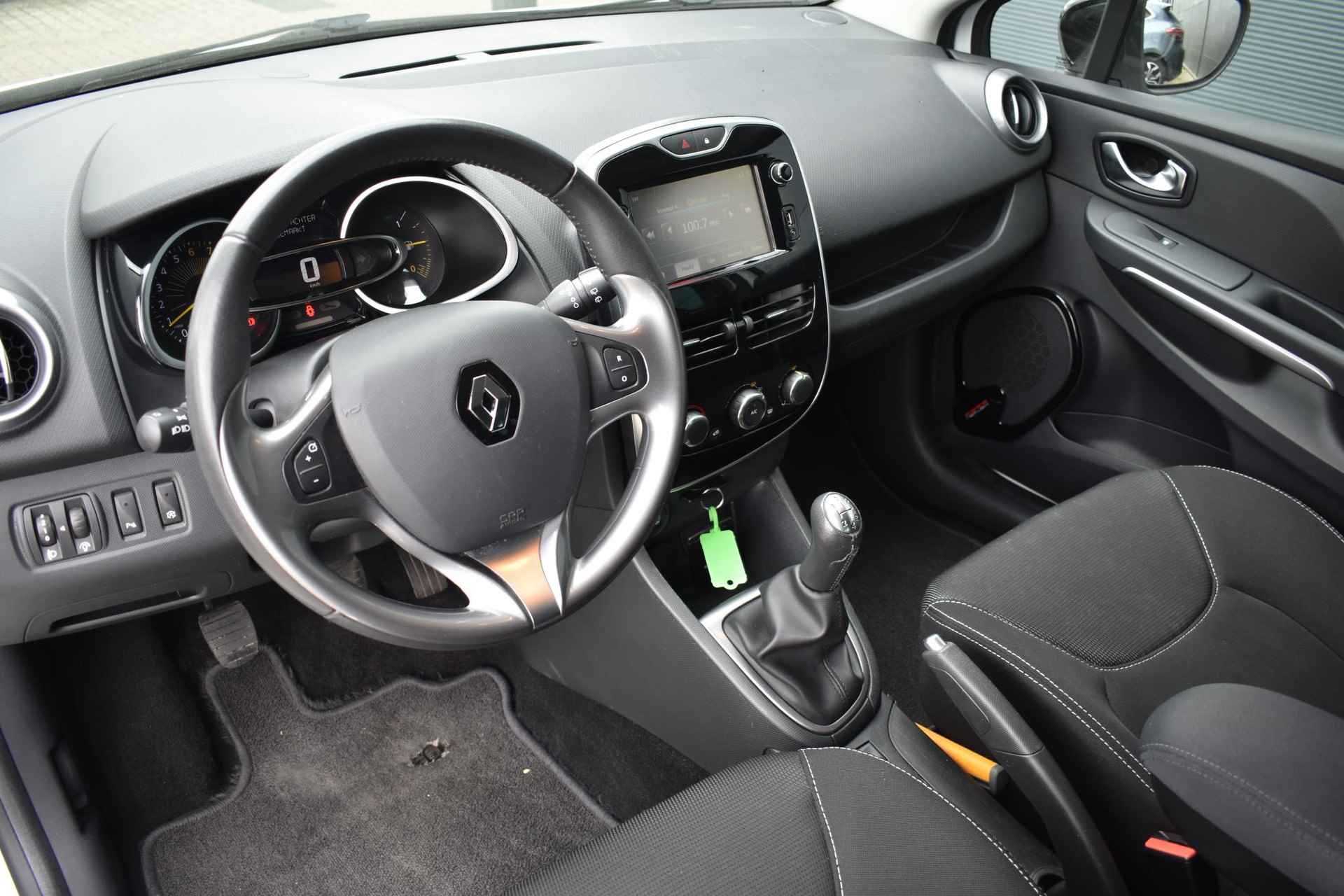 Renault Clio Estate 0.9 TCe Night&Day 90pk | Navigatie | Achteruitrijcamera | Airco | Bluetooth | LMV - 11/37