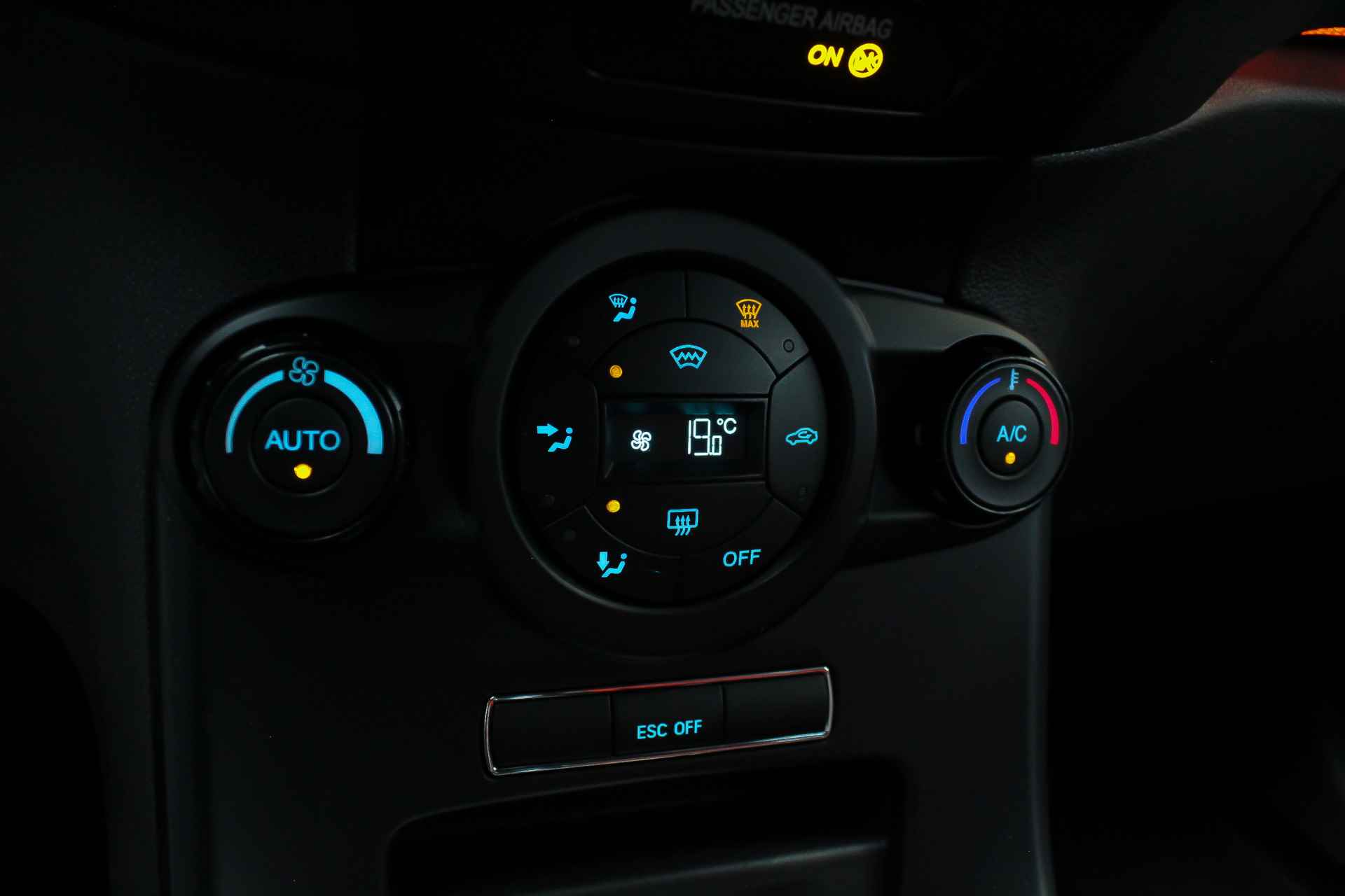 Ford Fiesta 1.6 182pk ST-2 STYLE PACK |Dealer onderhouden!|parkeersensoren|LED-dagrijverlichting|key-less|voorruitverwarming|17"| - 13/30