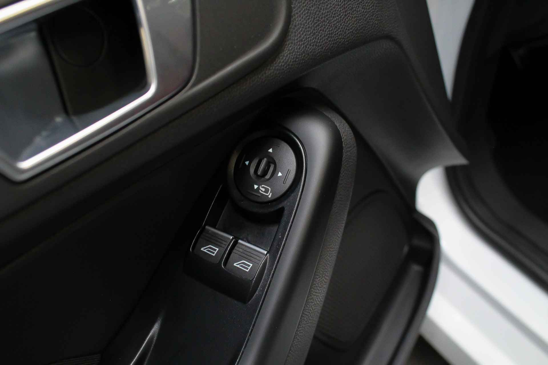 Ford Fiesta 1.6 182pk ST-2 STYLE PACK |Dealer onderhouden!|parkeersensoren|LED-dagrijverlichting|key-less|voorruitverwarming|17"| - 24/30