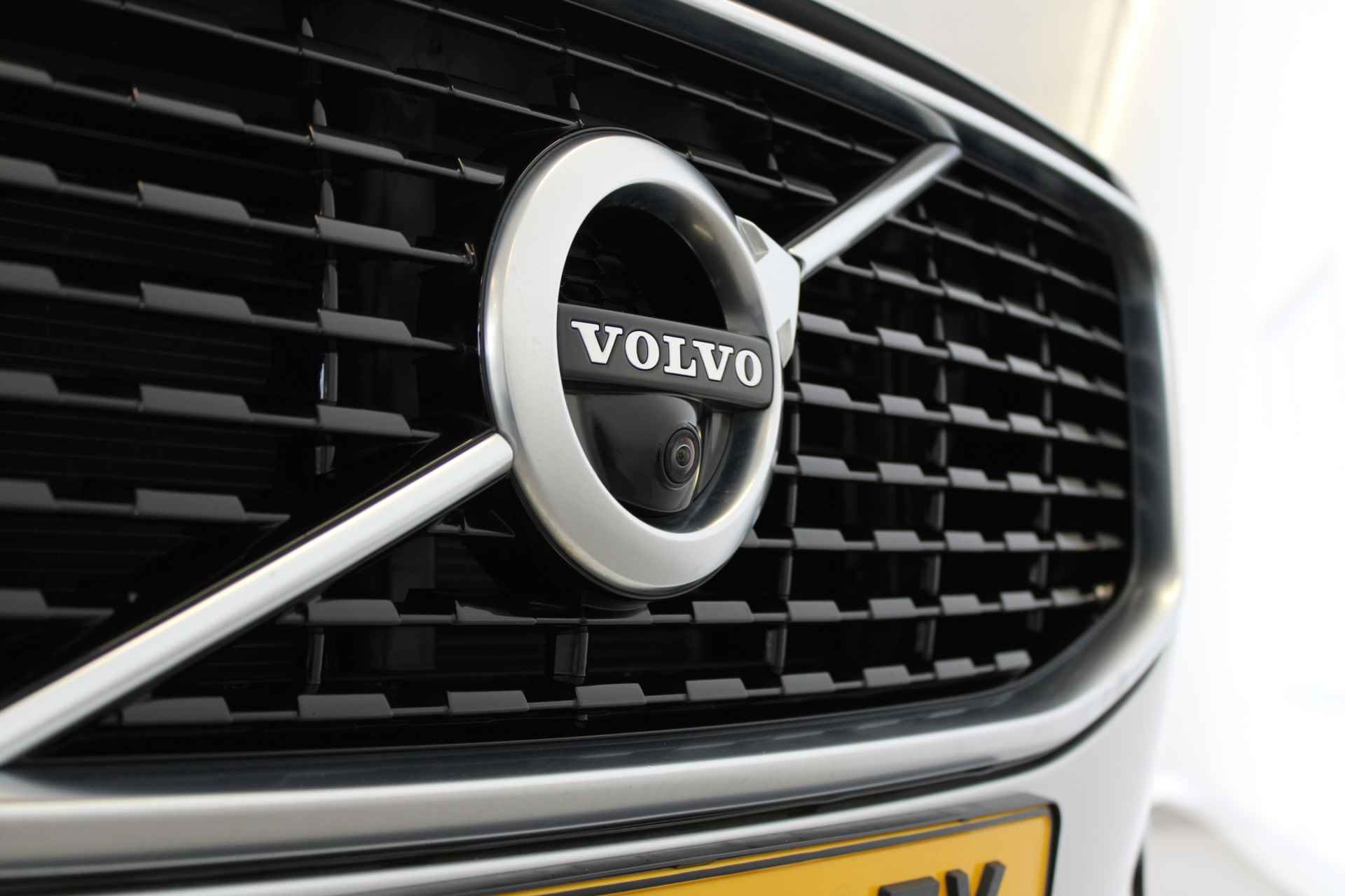 Volvo XC60 T8 390PK Twin Engine AWD R-Design | Full Opt! | Luchtv | B&W Audio | HUD | Trekhaak | 360º view - 17/79