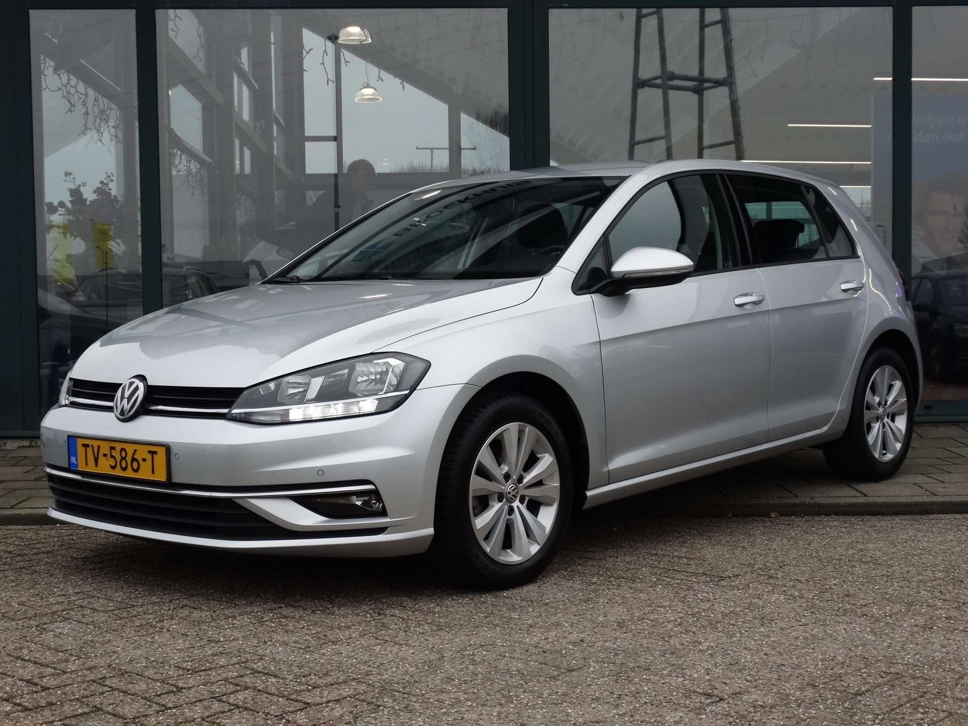 Volkswagen Golf 1.0 TSI Comfortline Business | Navigatie | Stoelverwarming | Parkeersensoren |