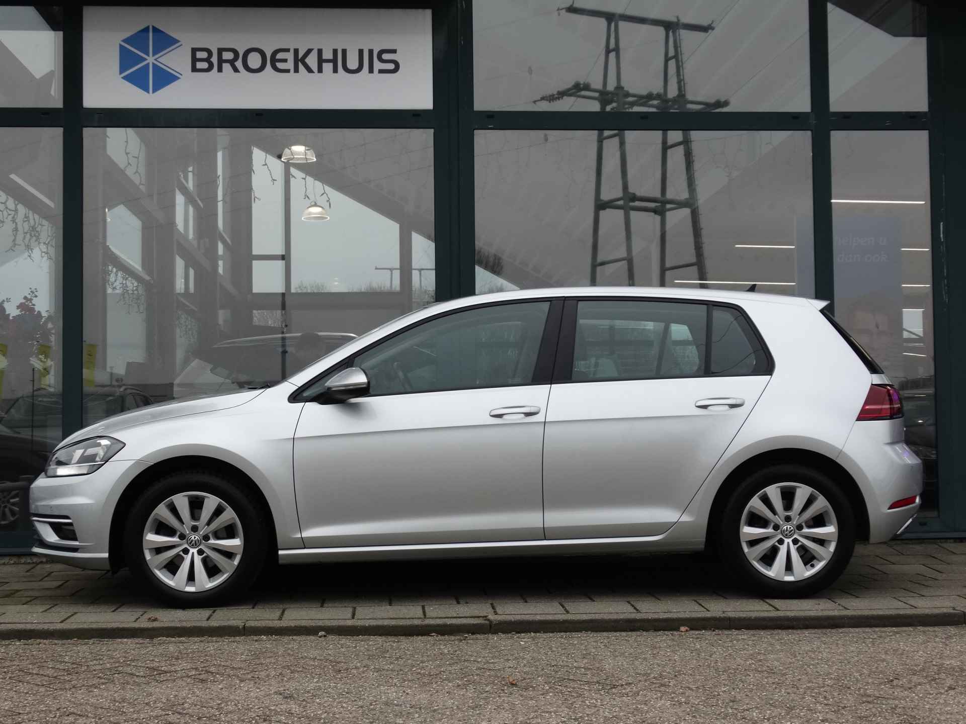 Volkswagen Golf 1.0 TSI Comfortline Business | Navigatie | Stoelverwarming | Parkeersensoren | - 2/30