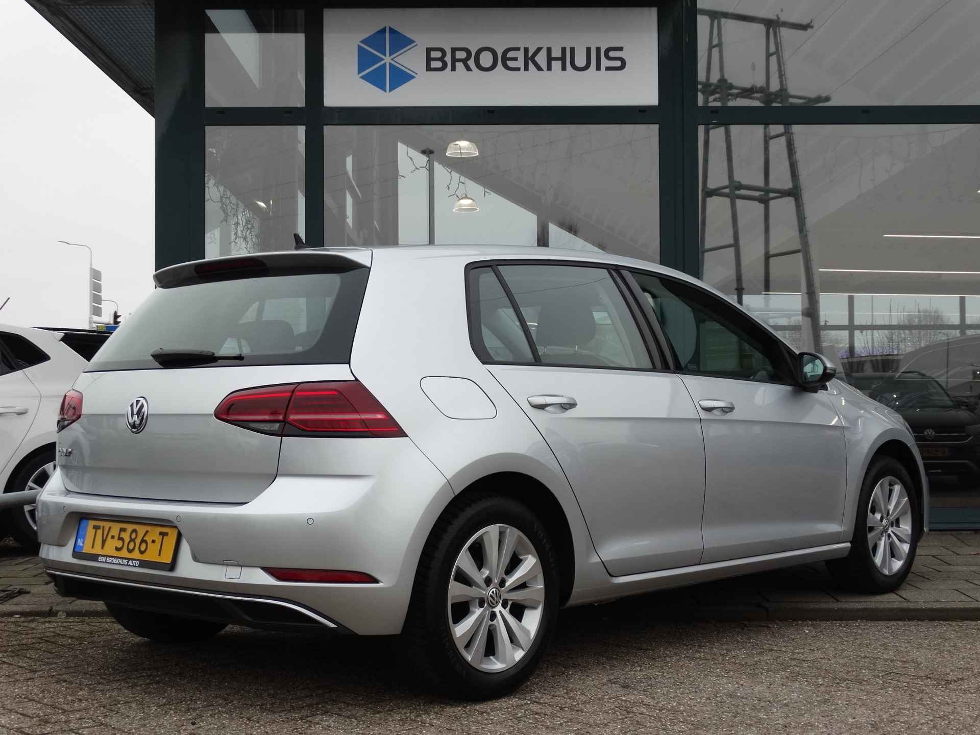 Volkswagen Golf 1.0 TSI Comfortline Business | Navigatie | Stoelverwarming | Parkeersensoren | - 4/30