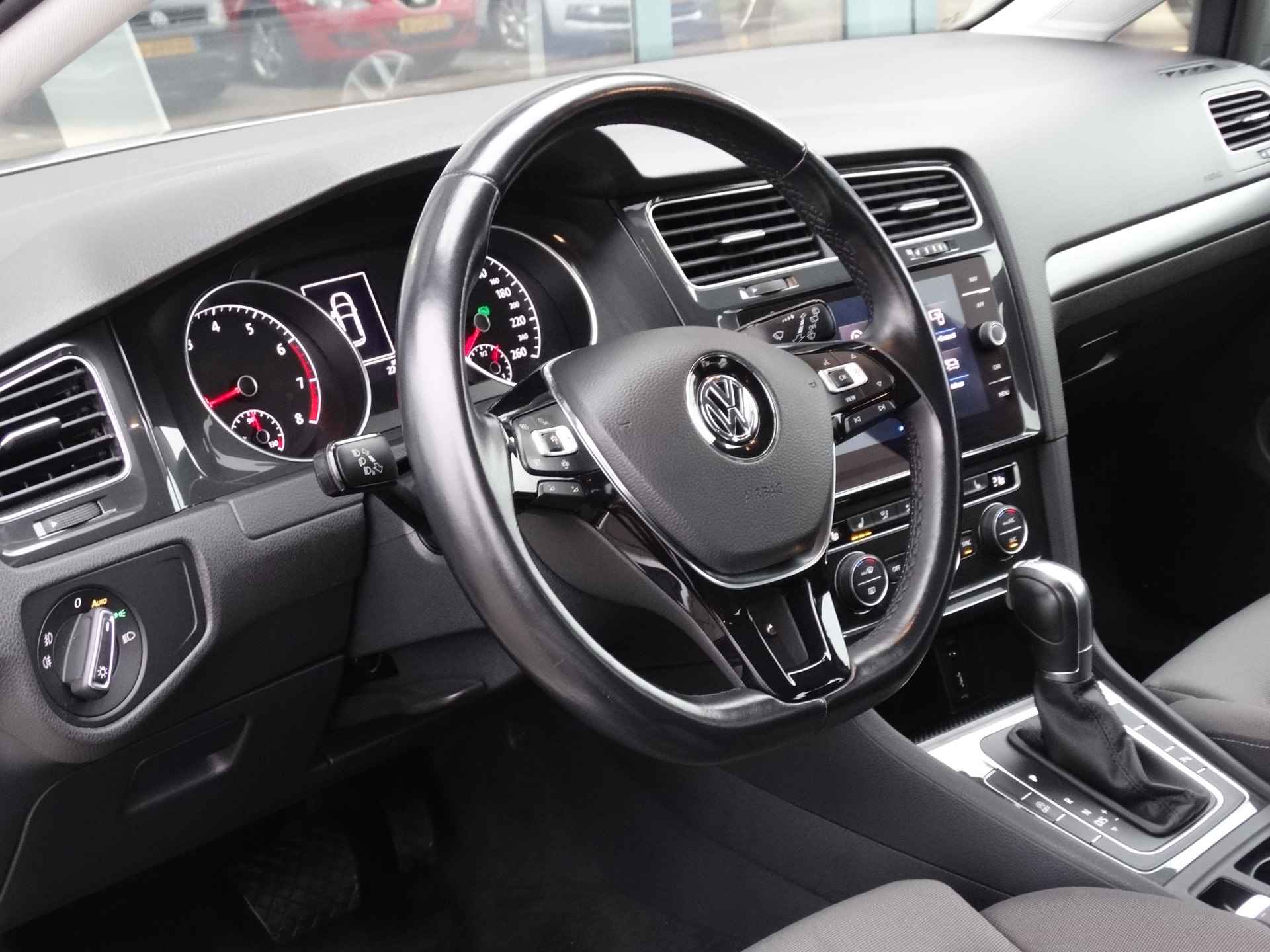 Volkswagen Golf 1.0 TSI Comfortline Business | Navigatie | Stoelverwarming | Parkeersensoren | - 5/30