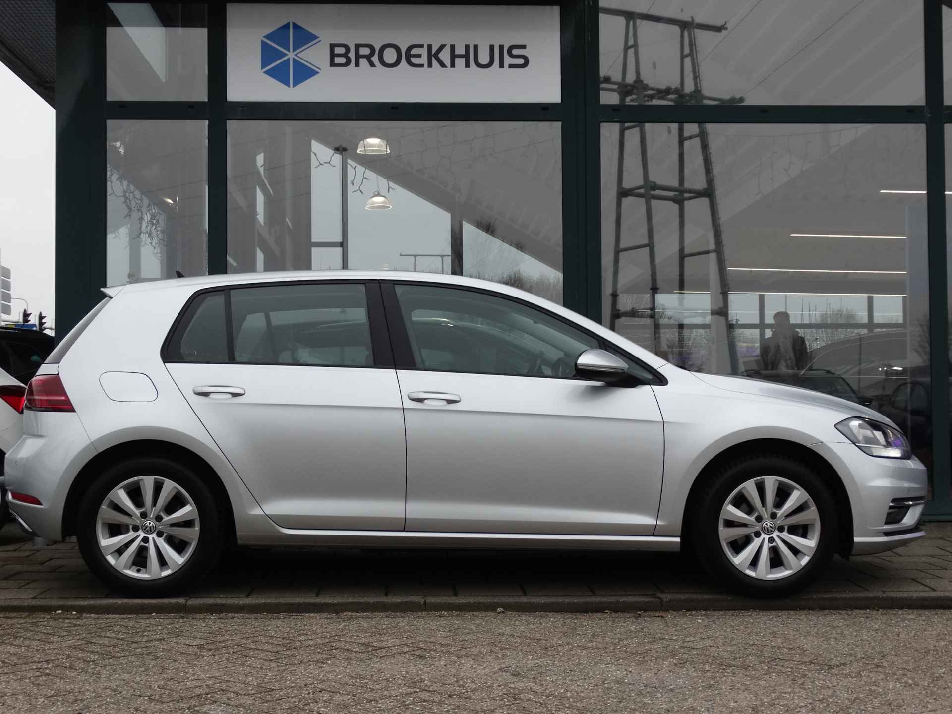 Volkswagen Golf 1.0 TSI Comfortline Business | Navigatie | Stoelverwarming | Parkeersensoren | - 8/30