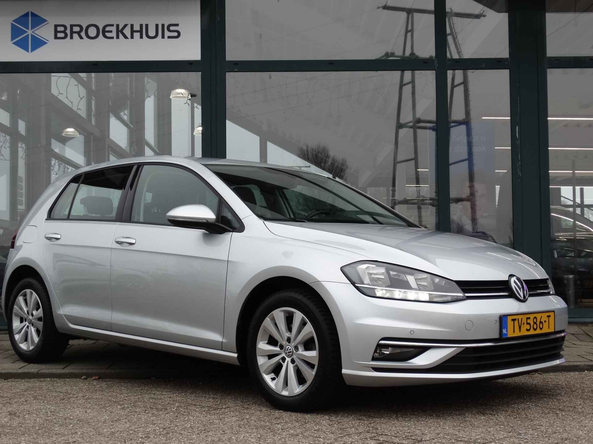 Volkswagen Golf 1.0 TSI Comfortline Business | Navigatie | Stoelverwarming | Parkeersensoren | - 9/30