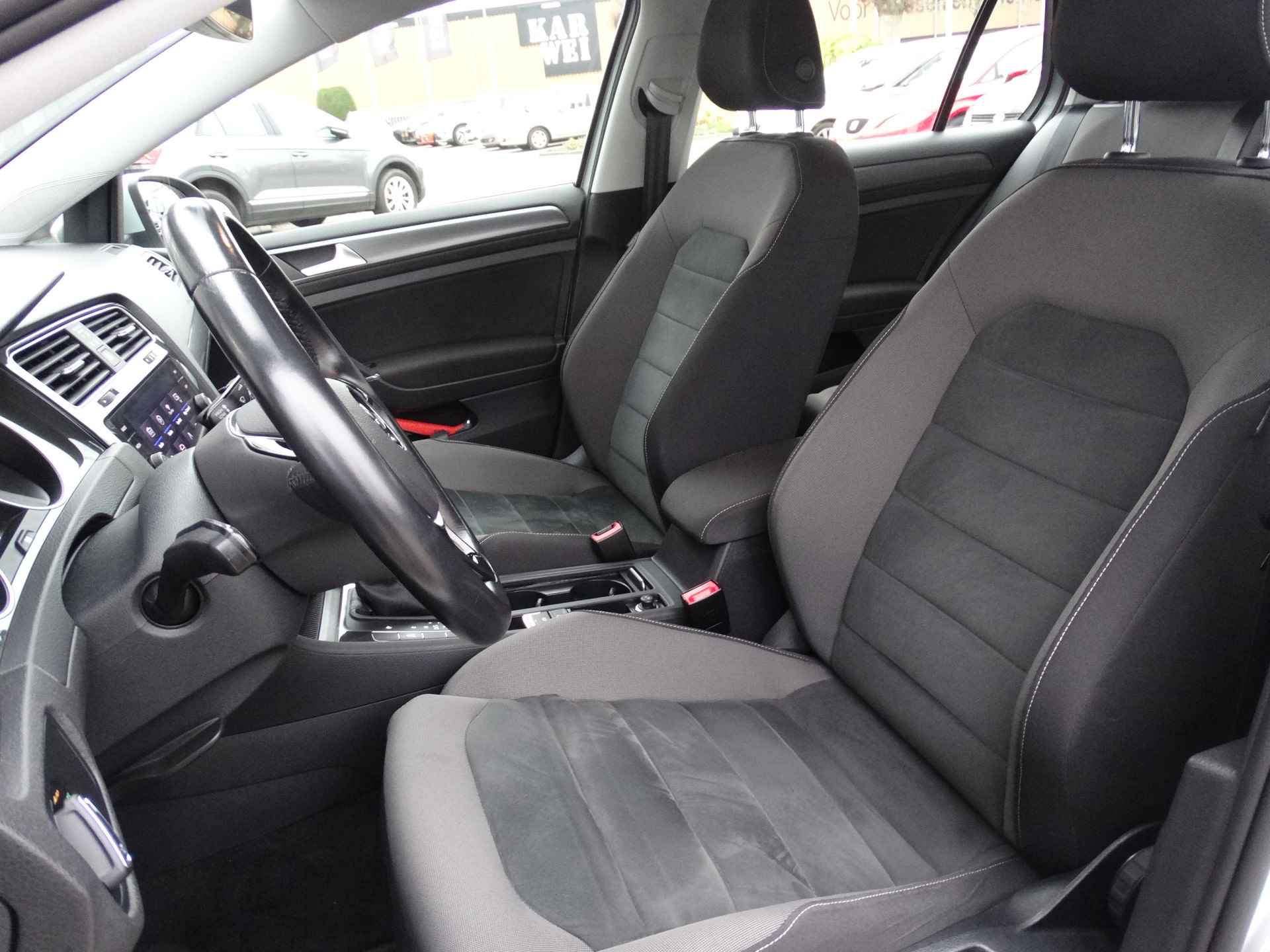 Volkswagen Golf 1.0 TSI Comfortline Business | Navigatie | Stoelverwarming | Parkeersensoren | - 11/30