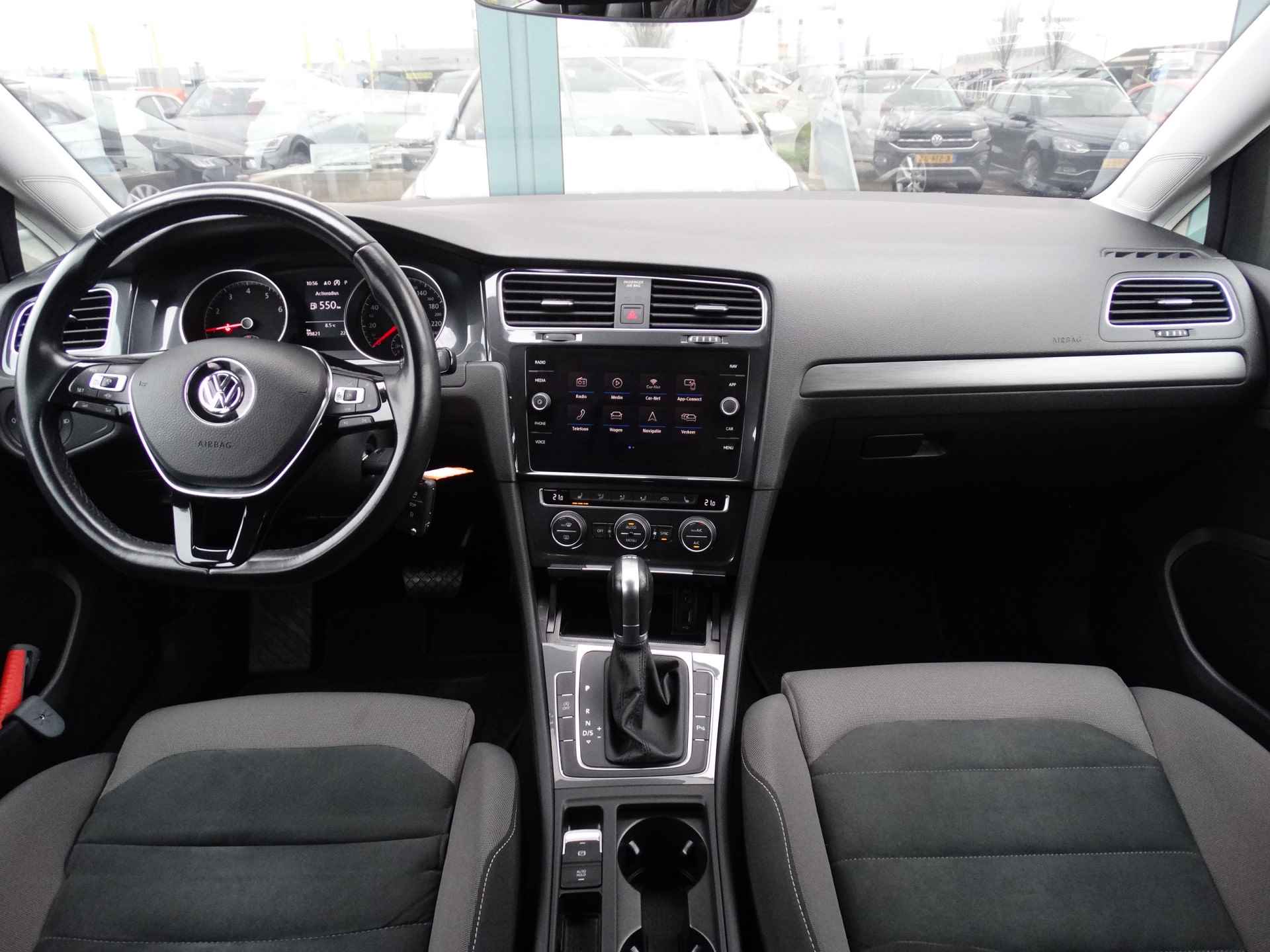 Volkswagen Golf 1.0 TSI Comfortline Business | Navigatie | Stoelverwarming | Parkeersensoren | - 28/30