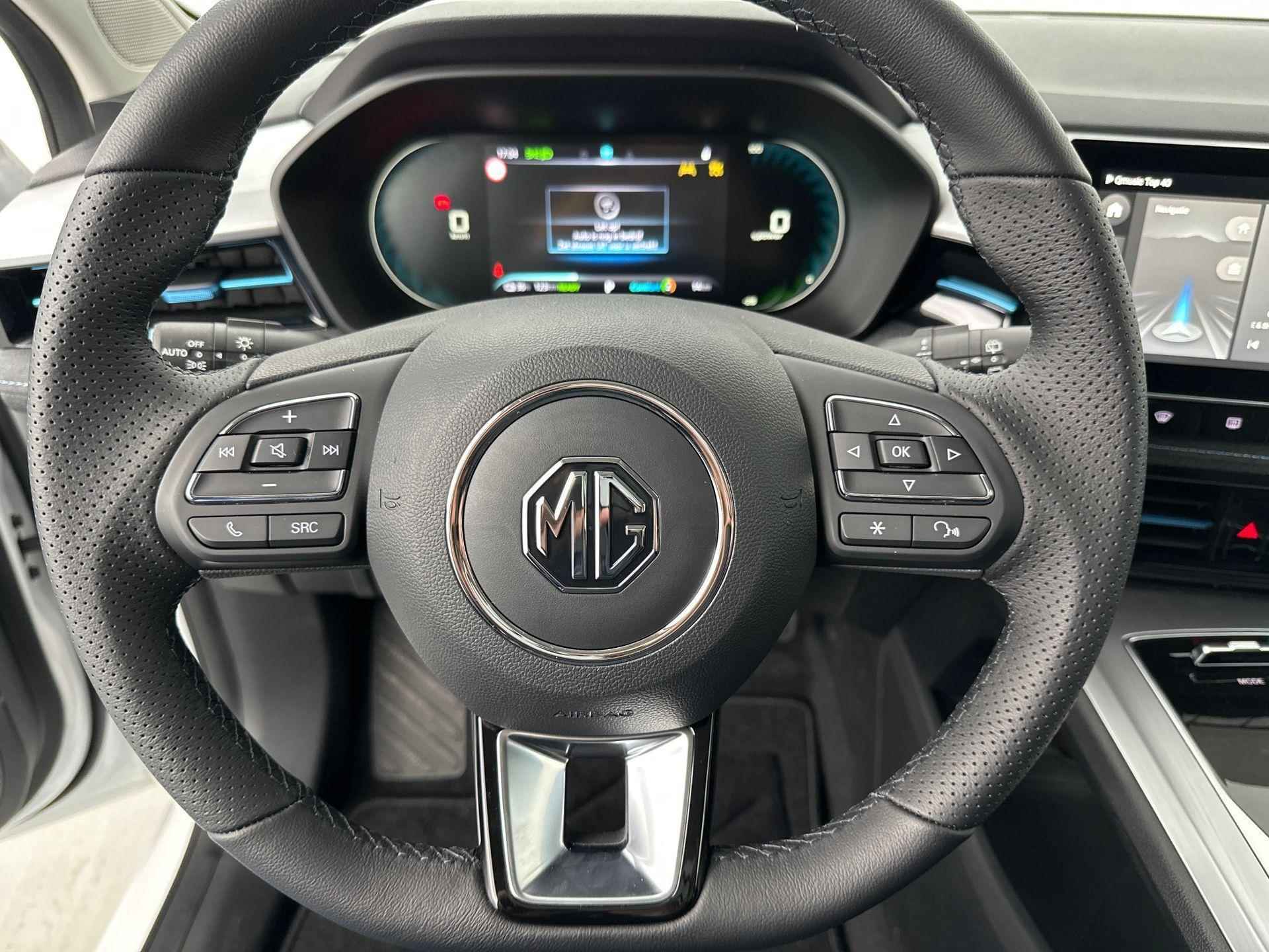 MG 5 Standard Range Luxury 50 kWh NIEUW | Platinum Deal | €3.695,- Korting | Subsidie €2.000 | Apple Carplay | Camera | PDC - 15/25