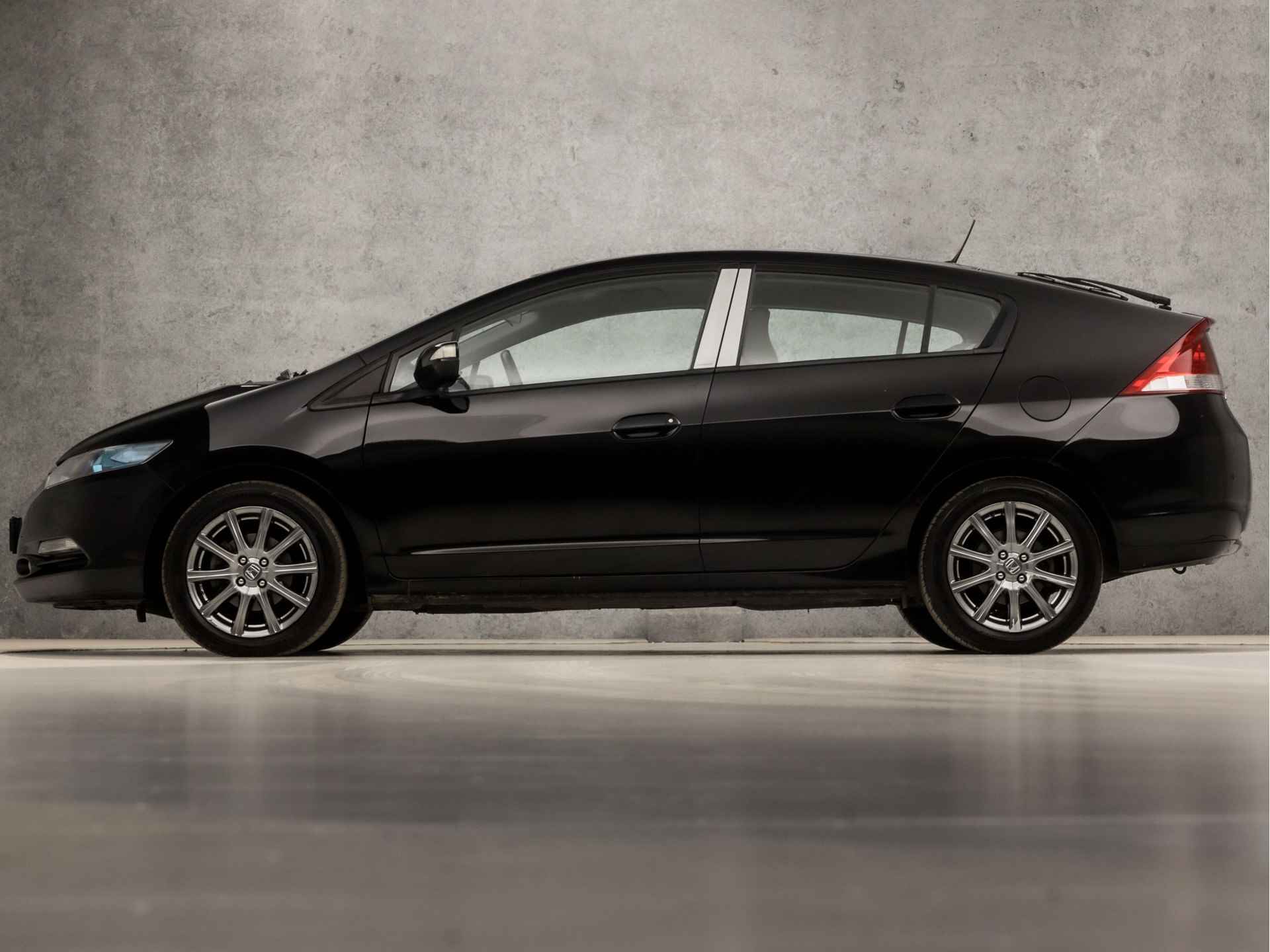 Honda Insight 1.3 Luxury Automaat (NAVIGATIE, CRUISE, CLIMATE, STOELVERWARMING, XENON, ELEK PAKKET, ARMSTEUN, SPORTSTOELEN, LM VELGEN, PARKEERSENSOREN, NIEUWE APK, NIEUWSTAAT) - 2/34