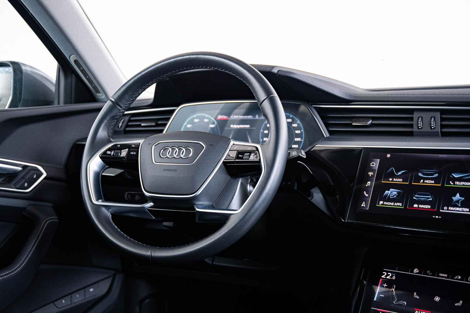 Audi e-tron 55 quattro Advanced edition Plus 95 kWh Elektrisch verstelbare/verwarmde voorstoel - 21 inch - Diefstalalarm - Camera - Assistentiepakket Tour - Verkeersbordherkenning - Ambiente lichtpakket - Audi sound system - 42/66