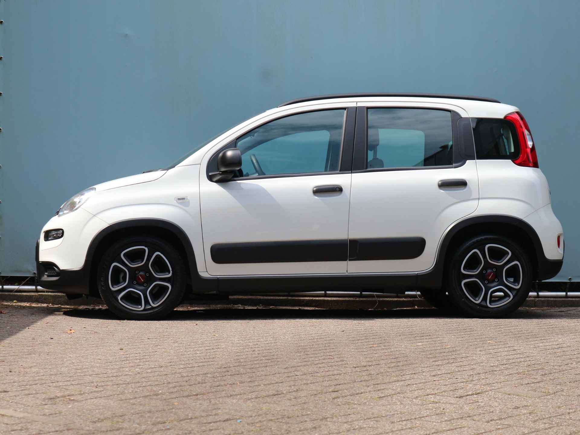 Fiat Panda 1.0 Hybrid City Life 70 pk / Apple CarPlay / Airco / DAB - 2/28