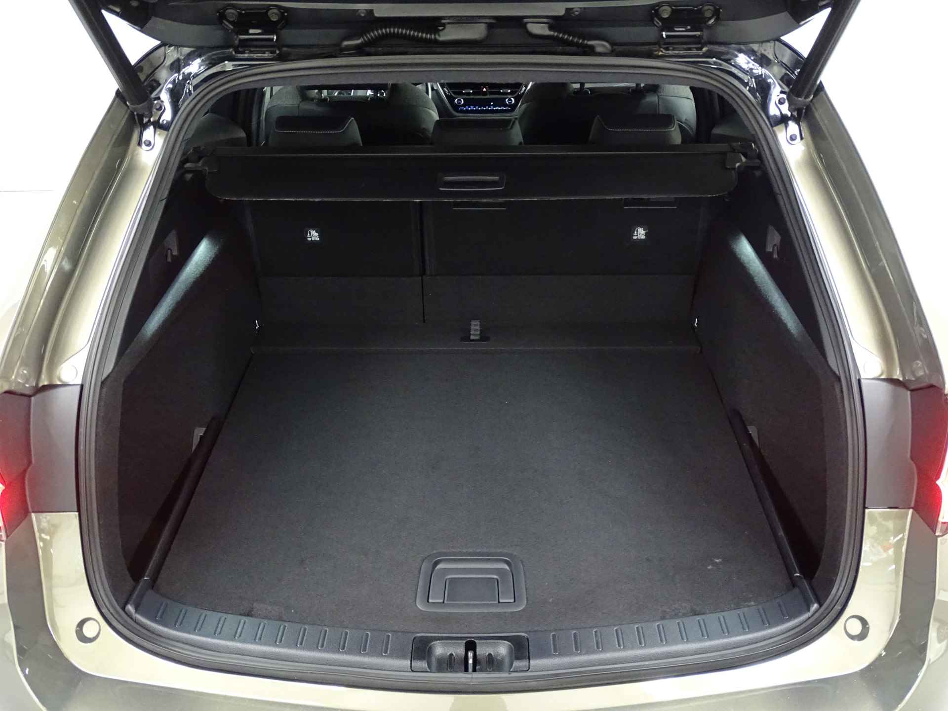 Toyota Corolla Touring Sports 1.8 Hybrid Dynamic Two-Tone Trekhaak | Head-up display | Winterpack | Elec. achterklep - 15/36
