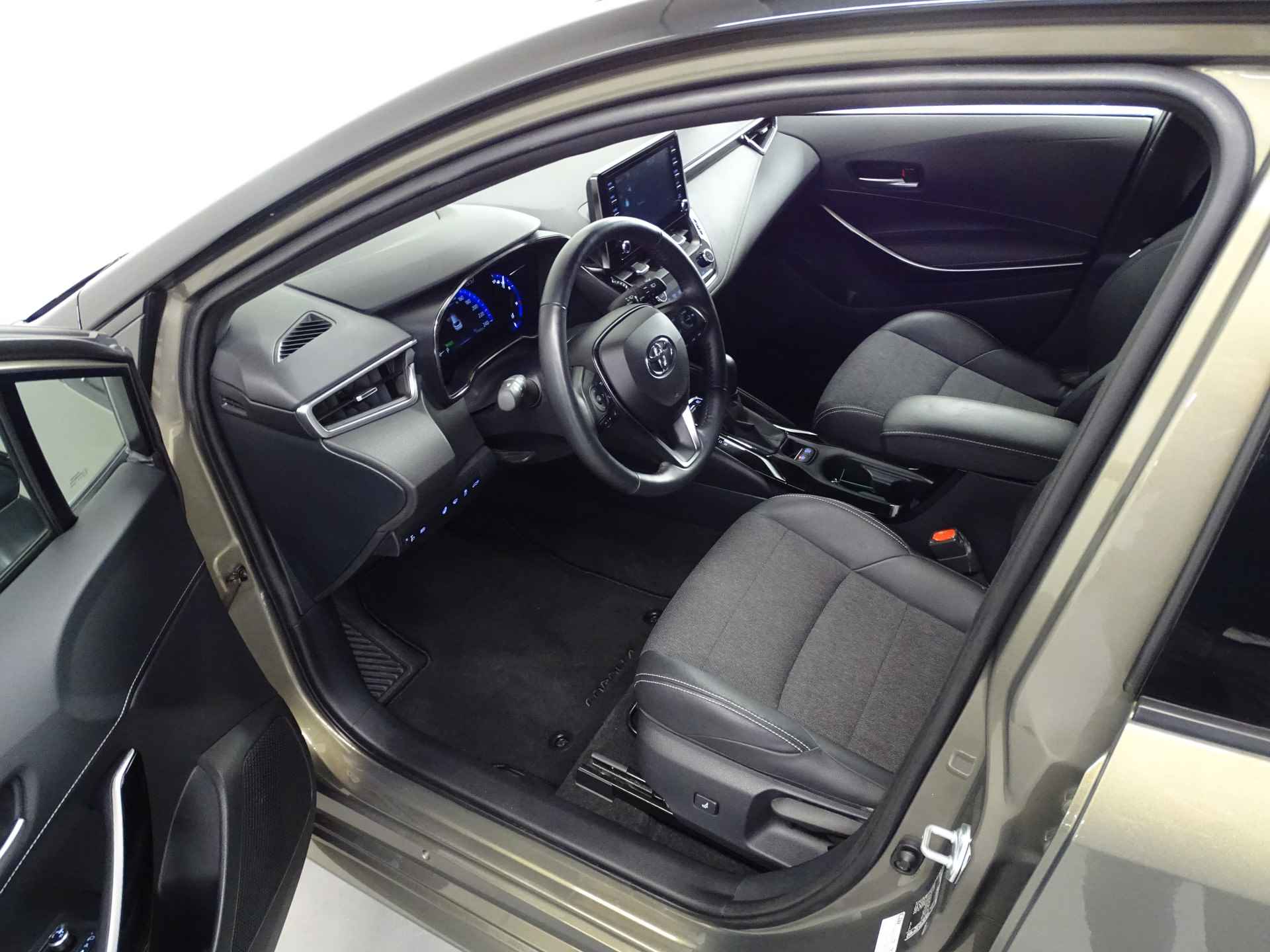 Toyota Corolla Touring Sports 1.8 Hybrid Dynamic Two-Tone Trekhaak | Head-up display | Winterpack | Elec. achterklep - 16/36
