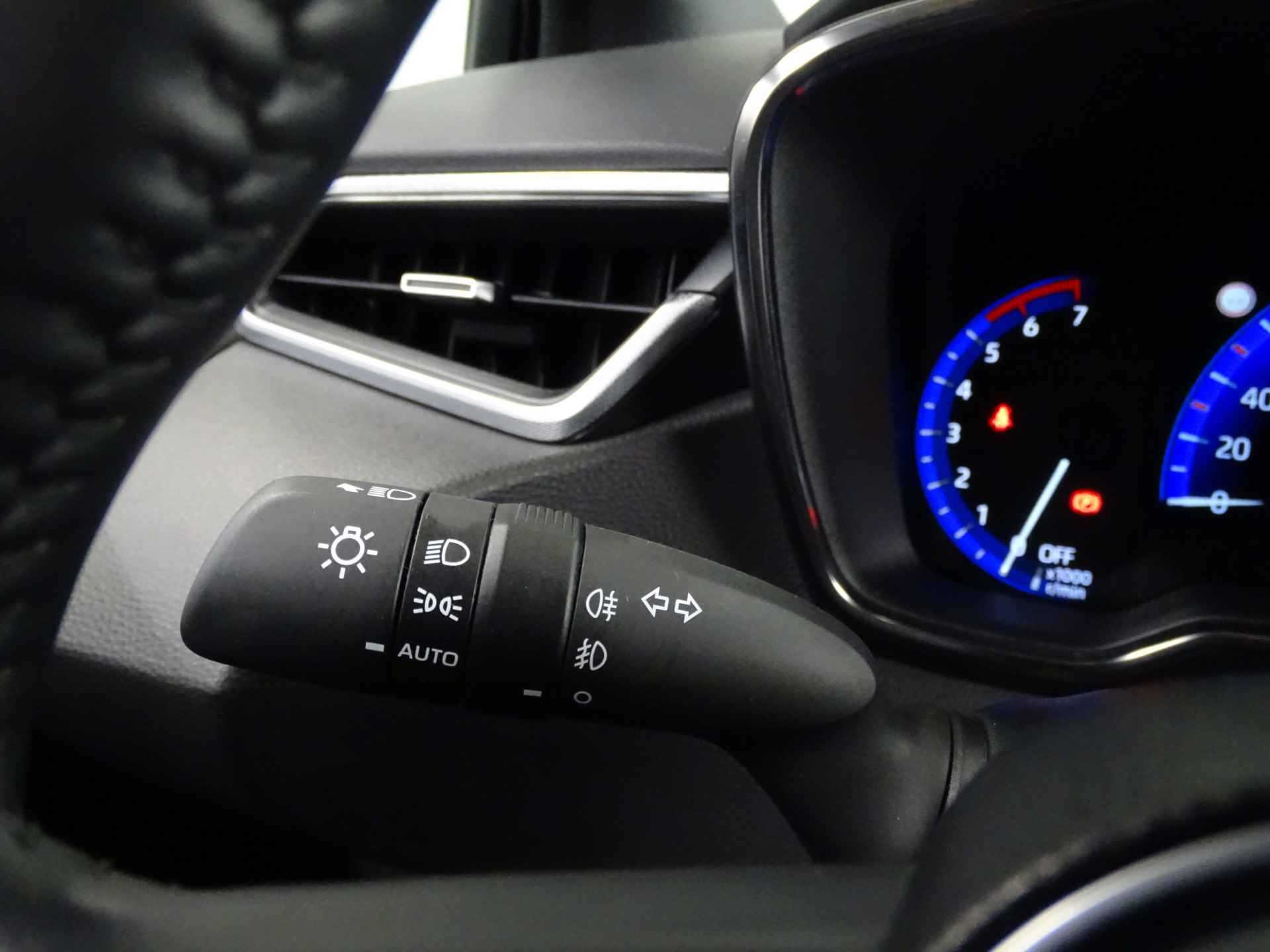 Toyota Corolla Touring Sports 1.8 Hybrid Dynamic Two-Tone Trekhaak | Head-up display | Winterpack | Elec. achterklep - 21/36