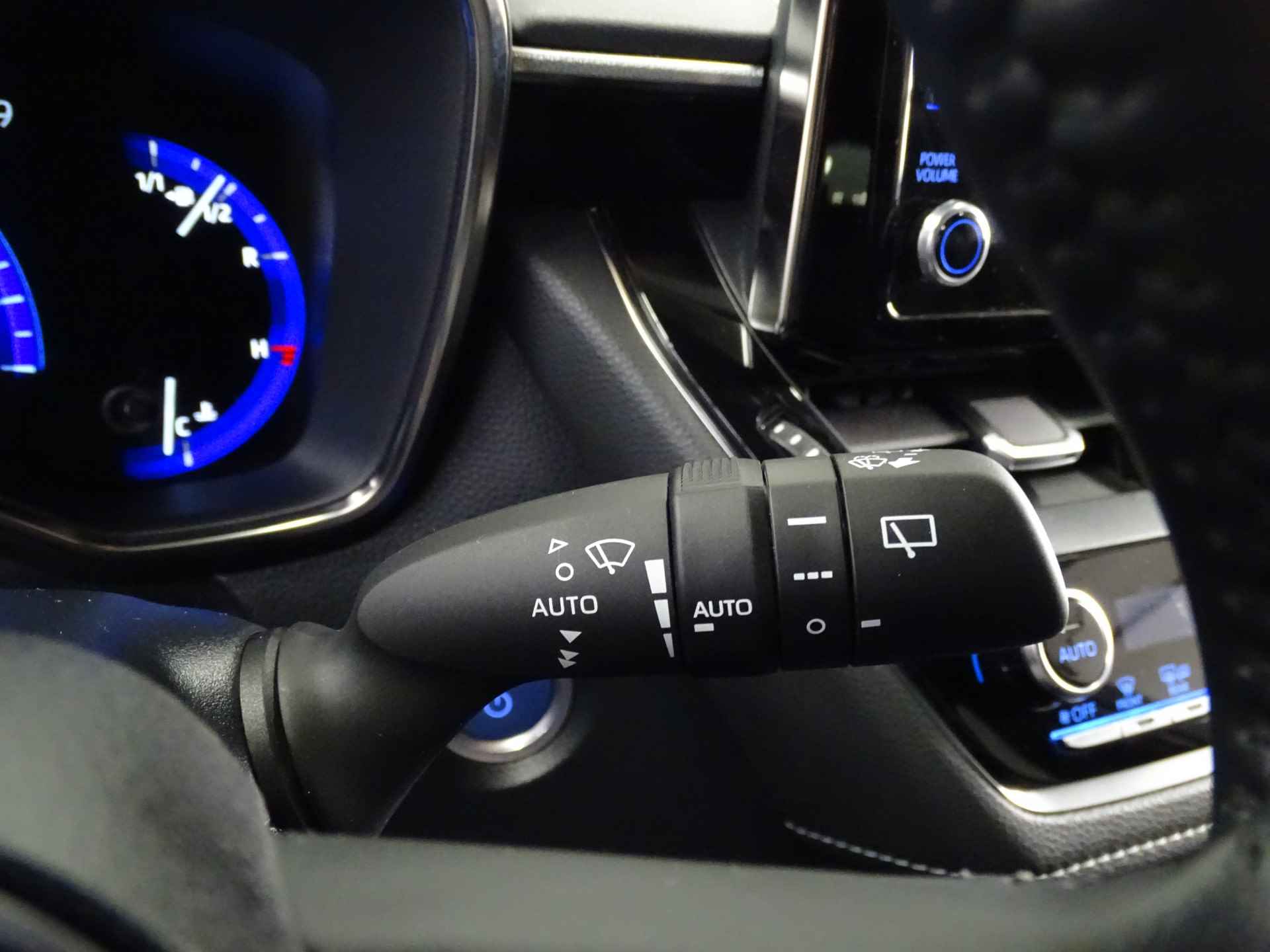 Toyota Corolla Touring Sports 1.8 Hybrid Dynamic Two-Tone Trekhaak | Head-up display | Winterpack | Elec. achterklep - 22/36