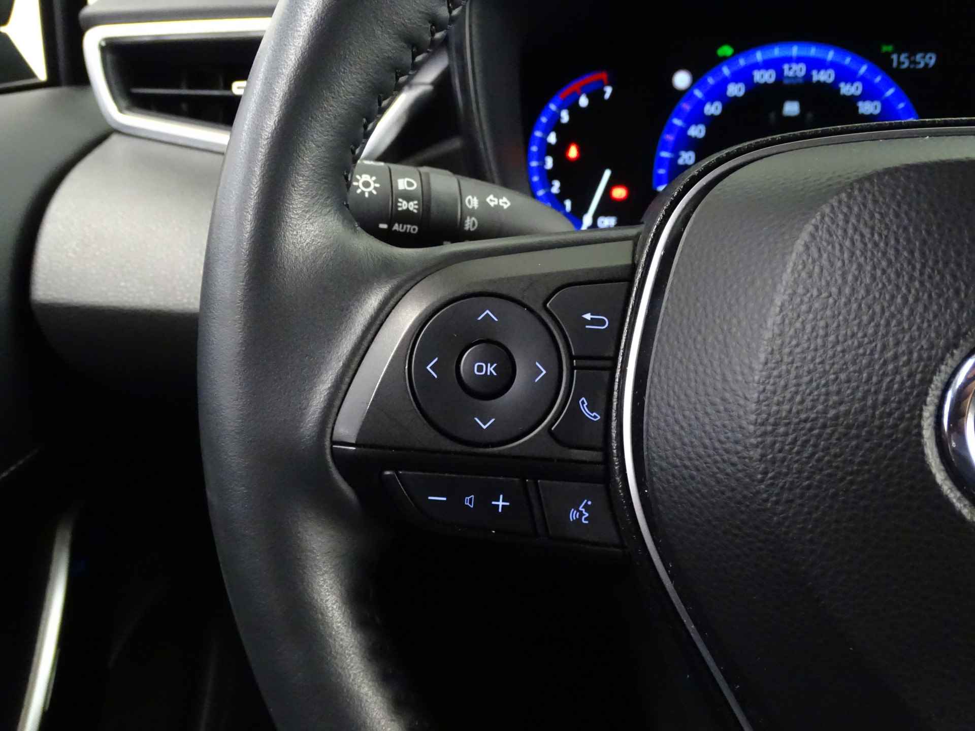 Toyota Corolla Touring Sports 1.8 Hybrid Dynamic Two-Tone Trekhaak | Head-up display | Winterpack | Elec. achterklep - 24/36