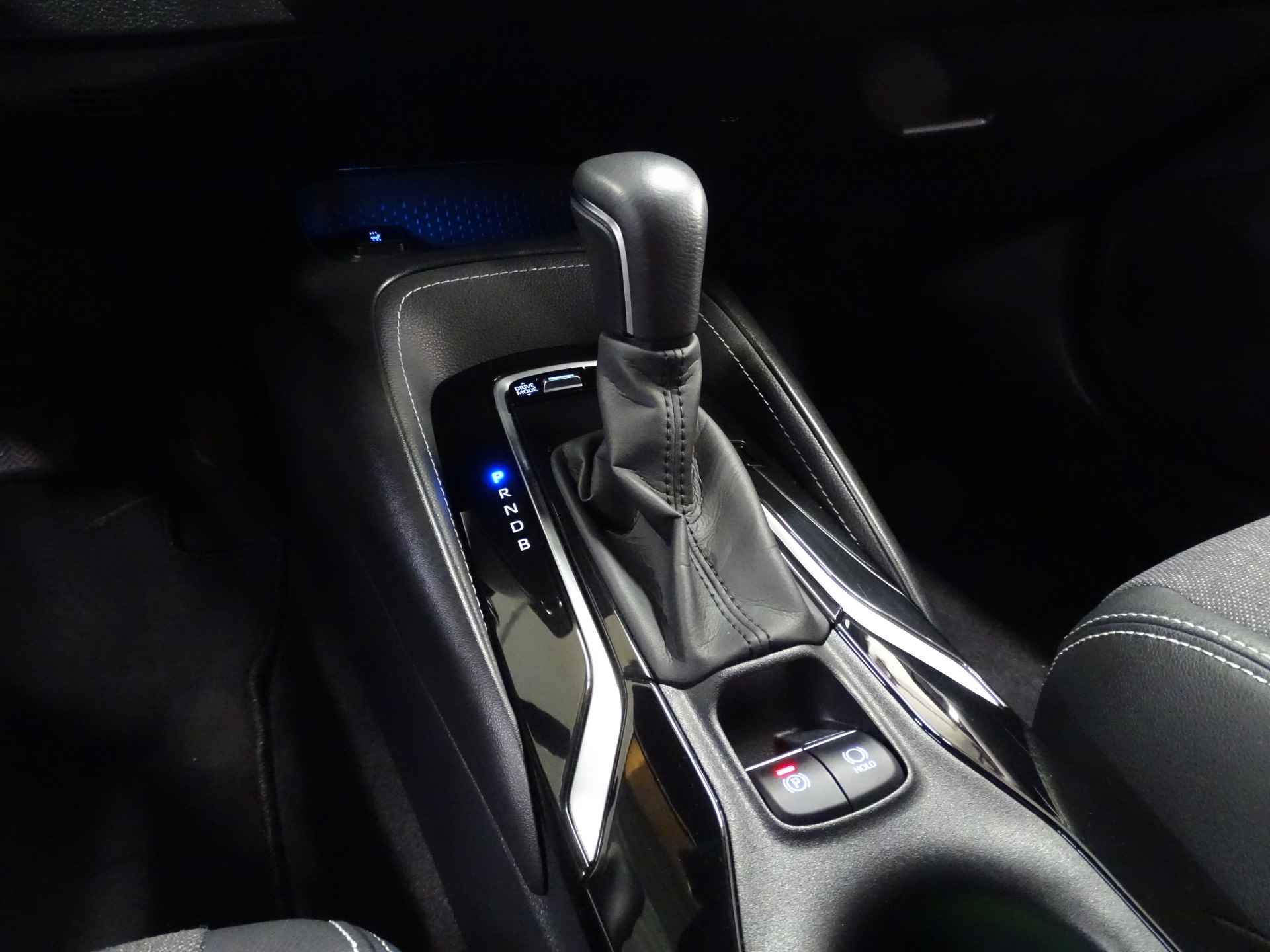 Toyota Corolla Touring Sports 1.8 Hybrid Dynamic Two-Tone Trekhaak | Head-up display | Winterpack | Elec. achterklep - 27/36